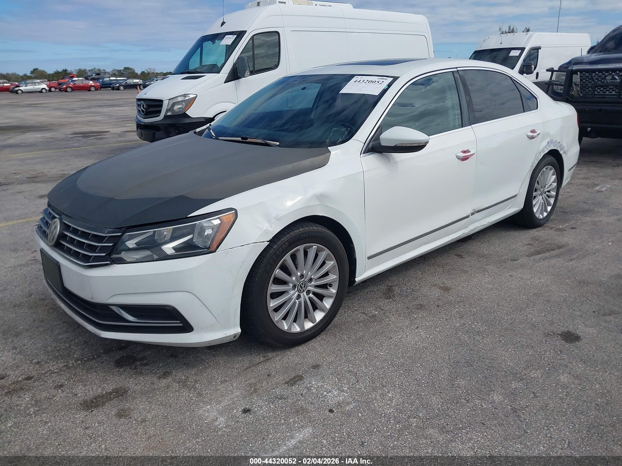 VOLKSWAGEN PASSAT image 2