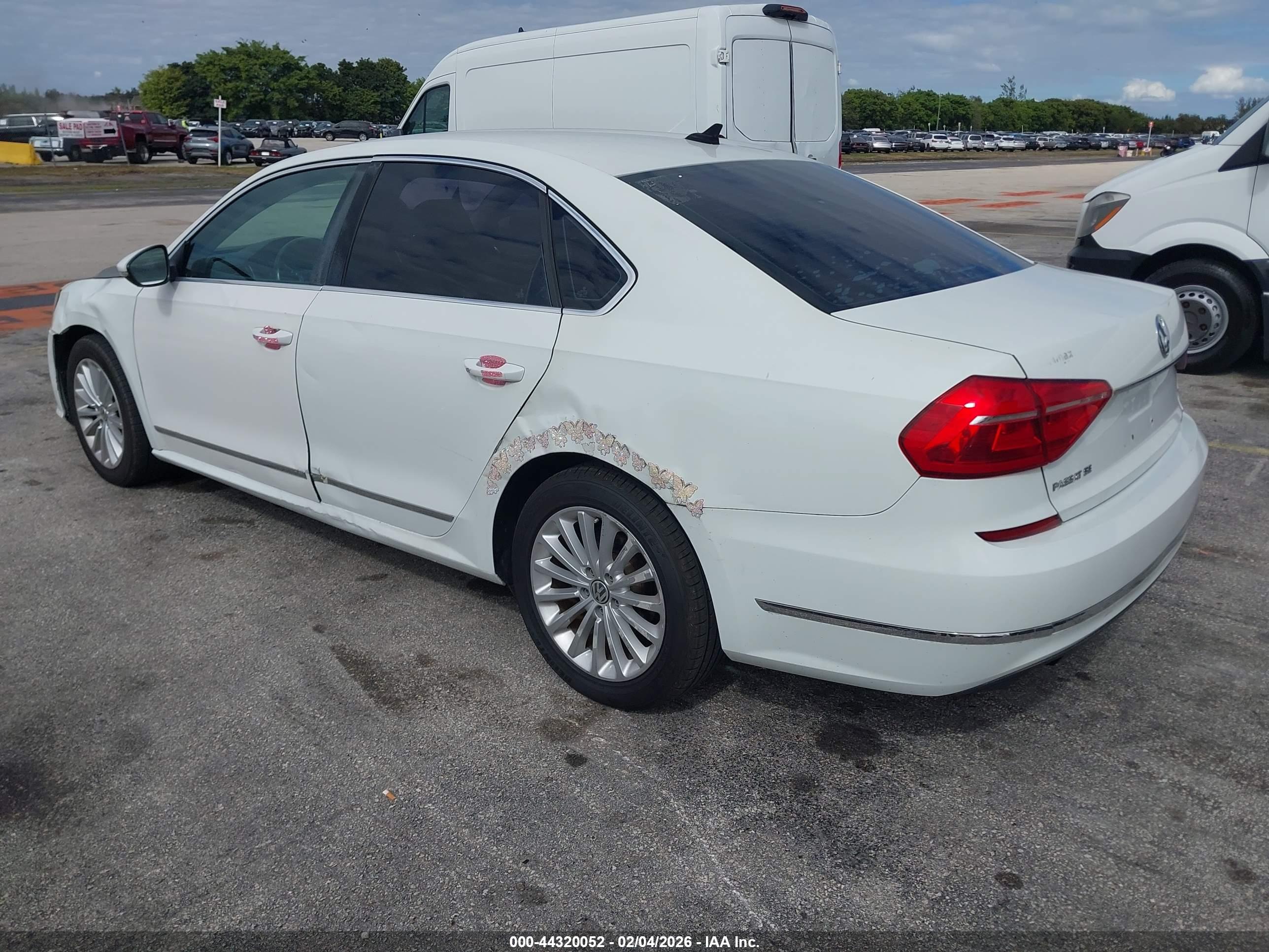 VOLKSWAGEN PASSAT image 3