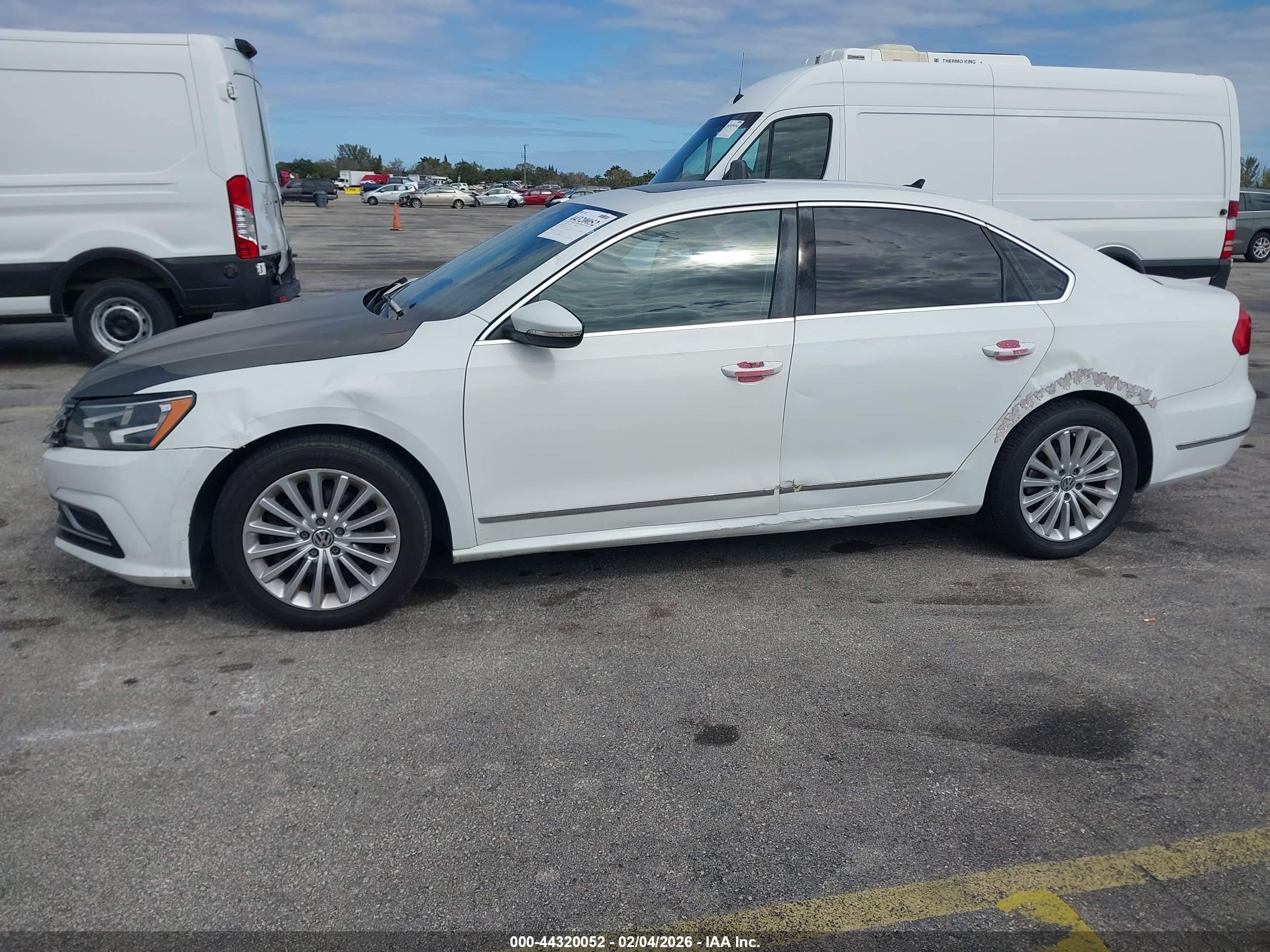 VOLKSWAGEN PASSAT image 6