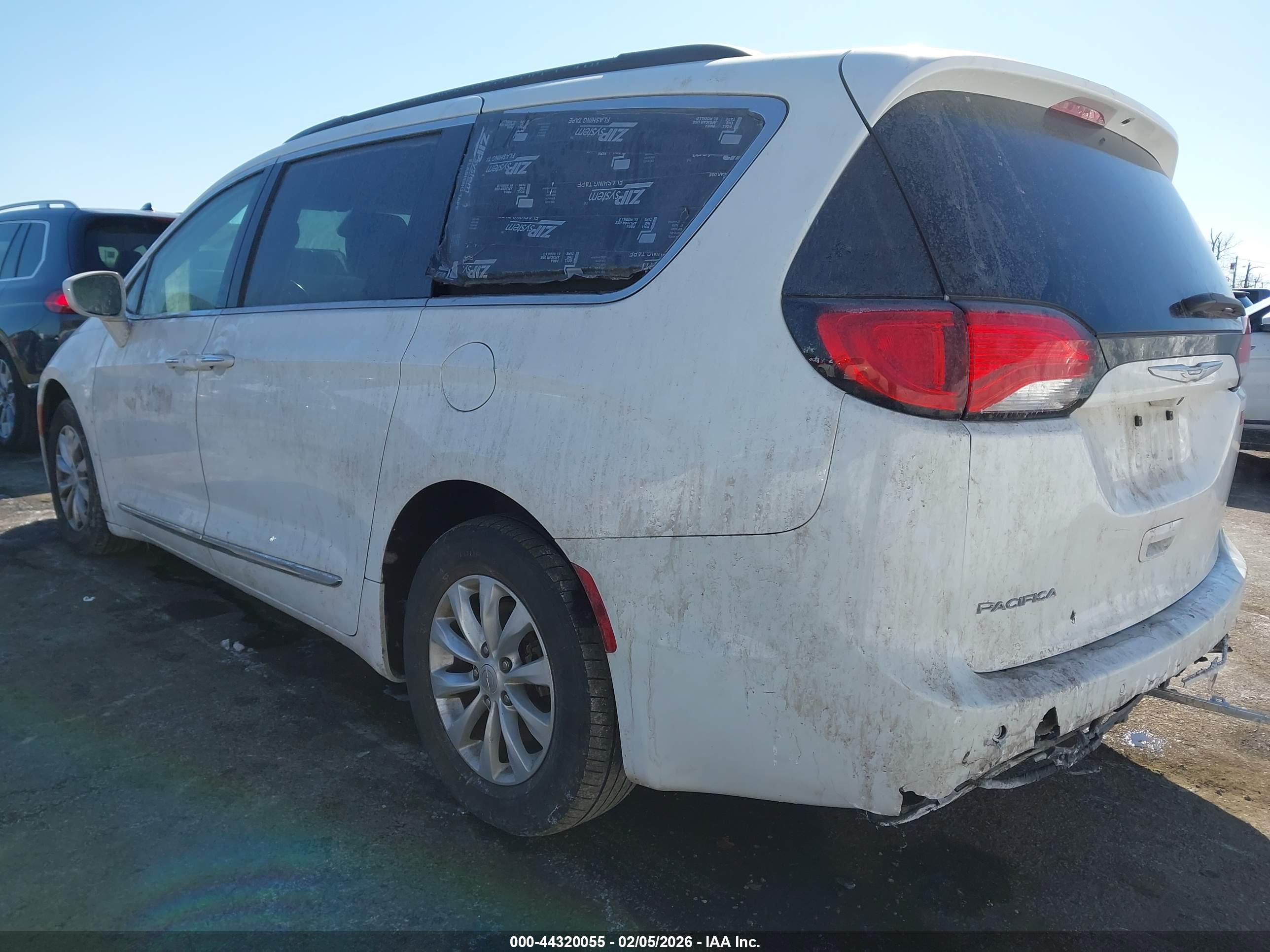 CHRYSLER PACIFICA image 3