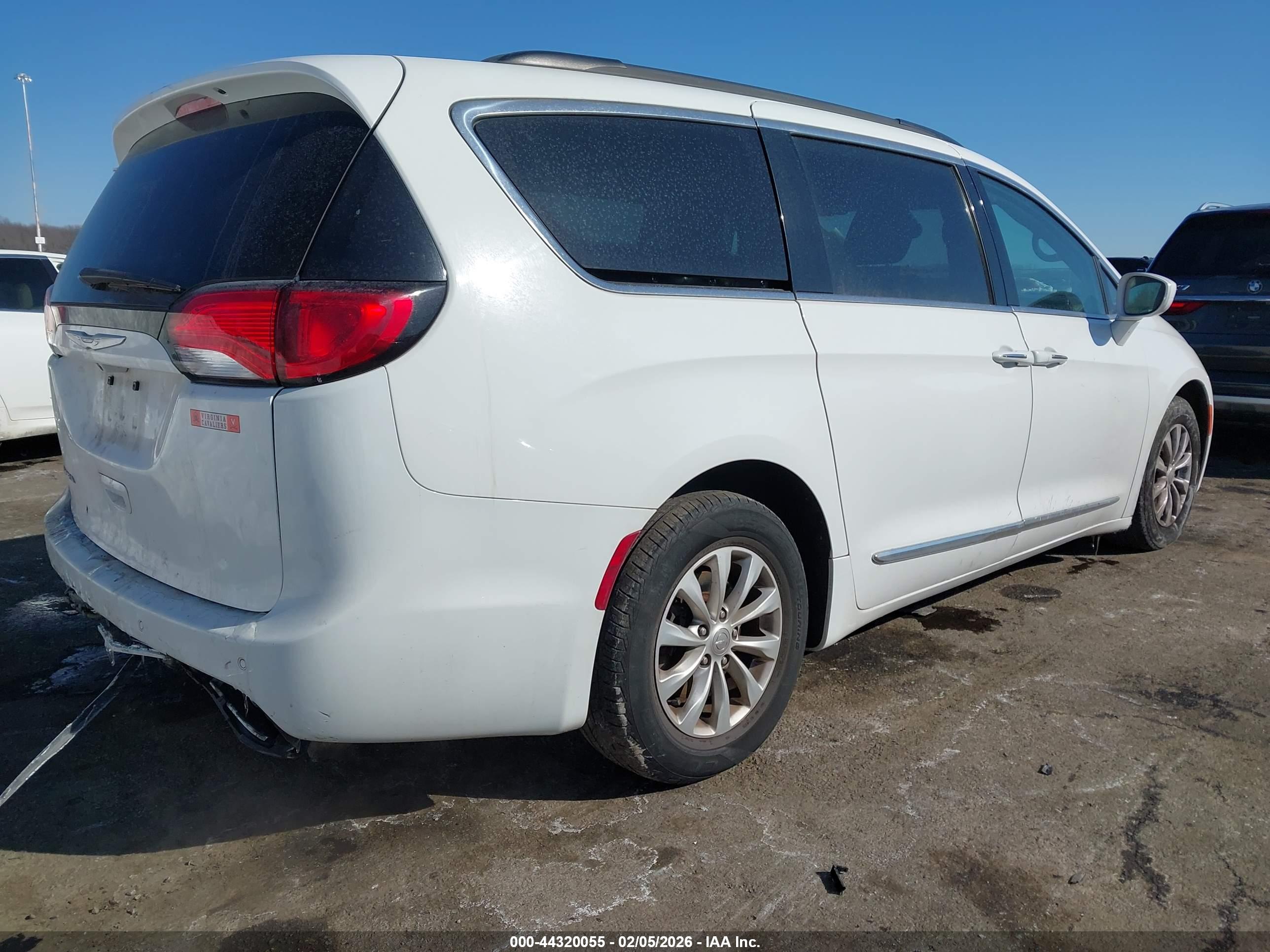 CHRYSLER PACIFICA image 4