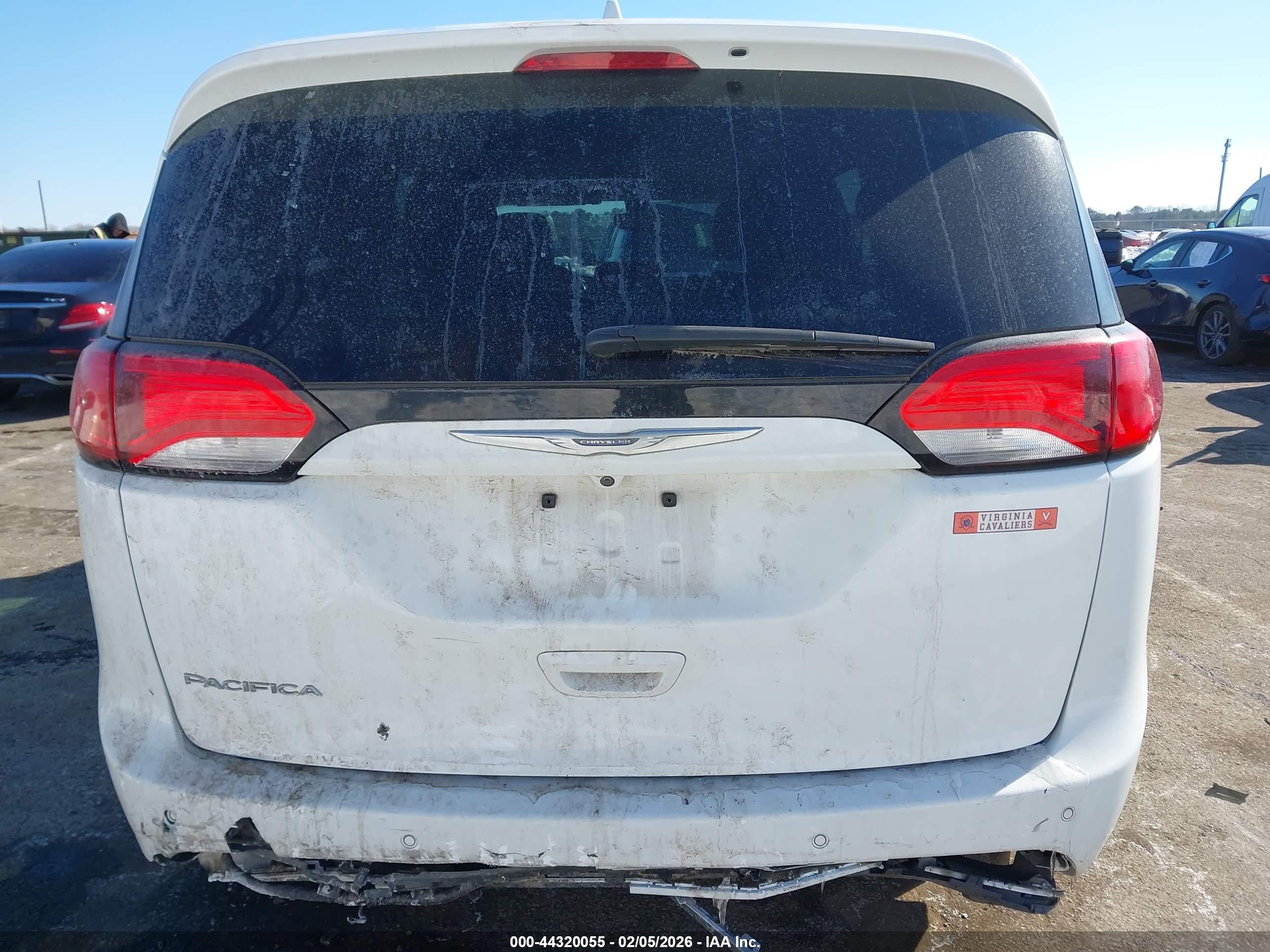 CHRYSLER PACIFICA image 6