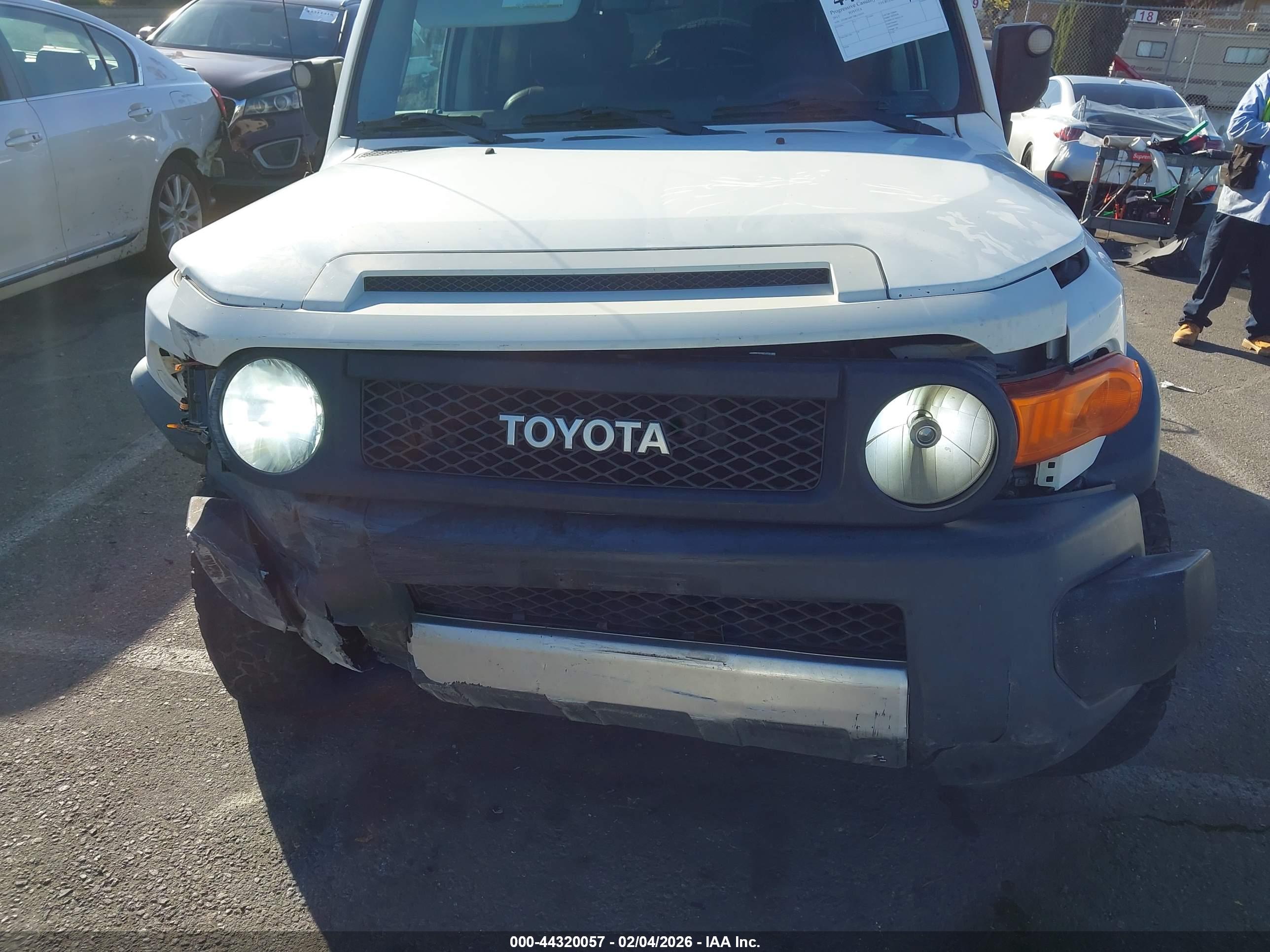 TOYOTA FJ image 6