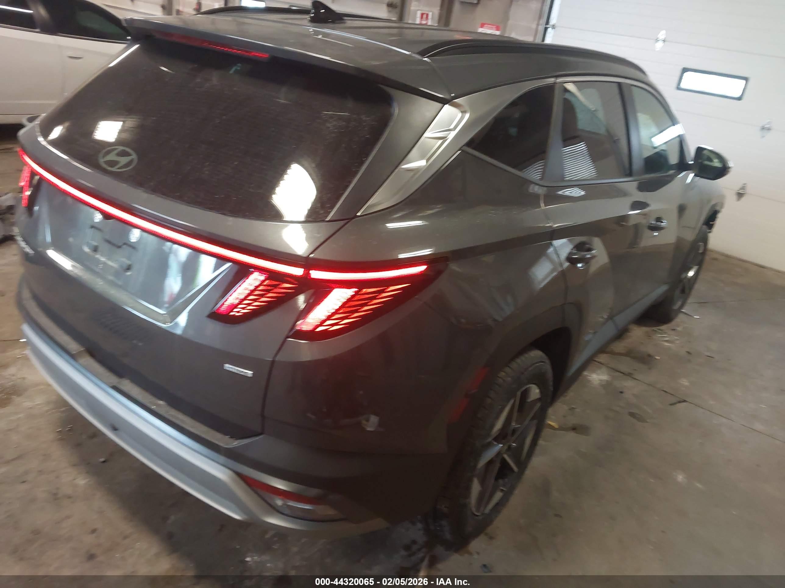 HYUNDAI TUCSON image 4
