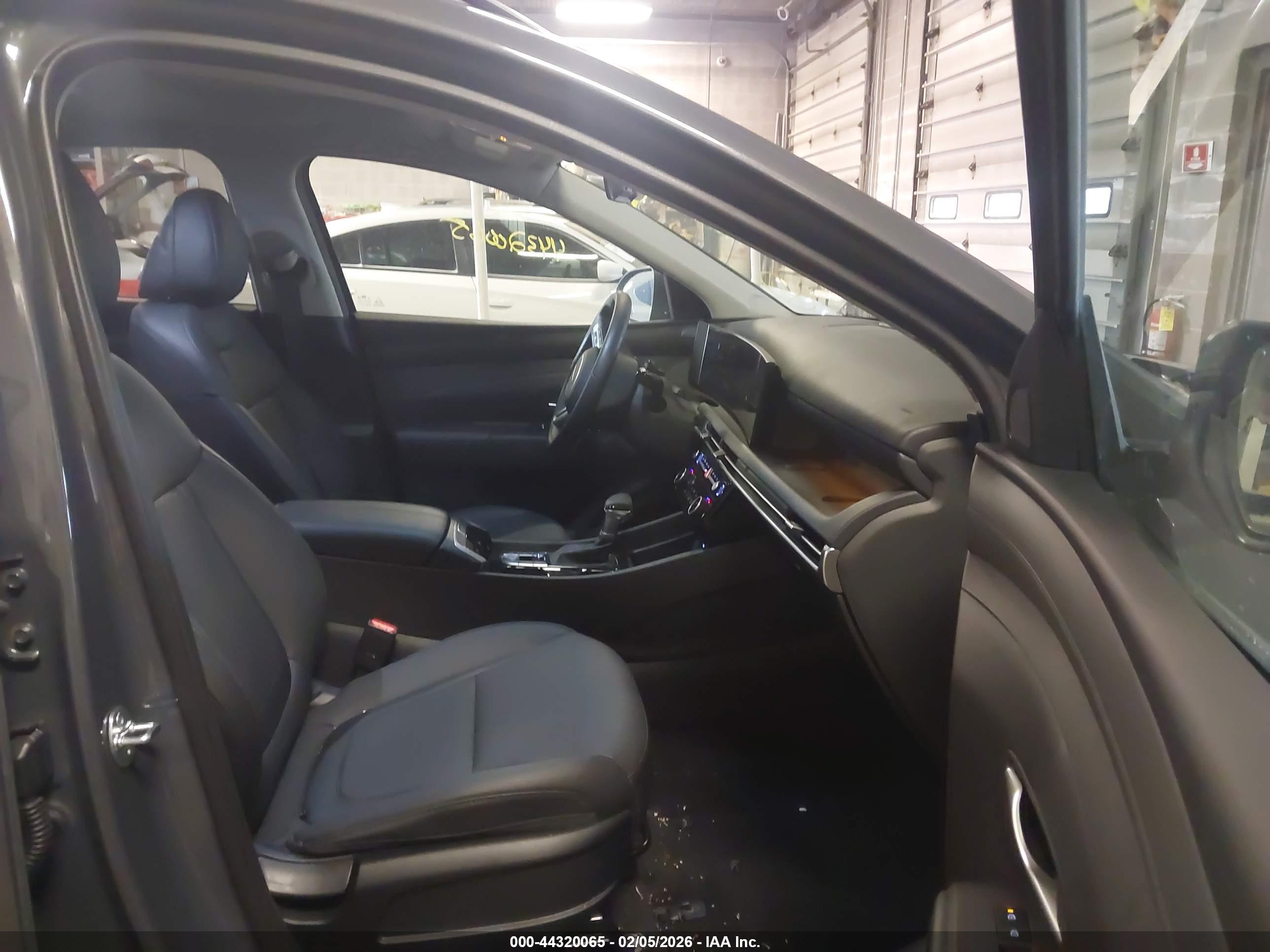 HYUNDAI TUCSON image 5