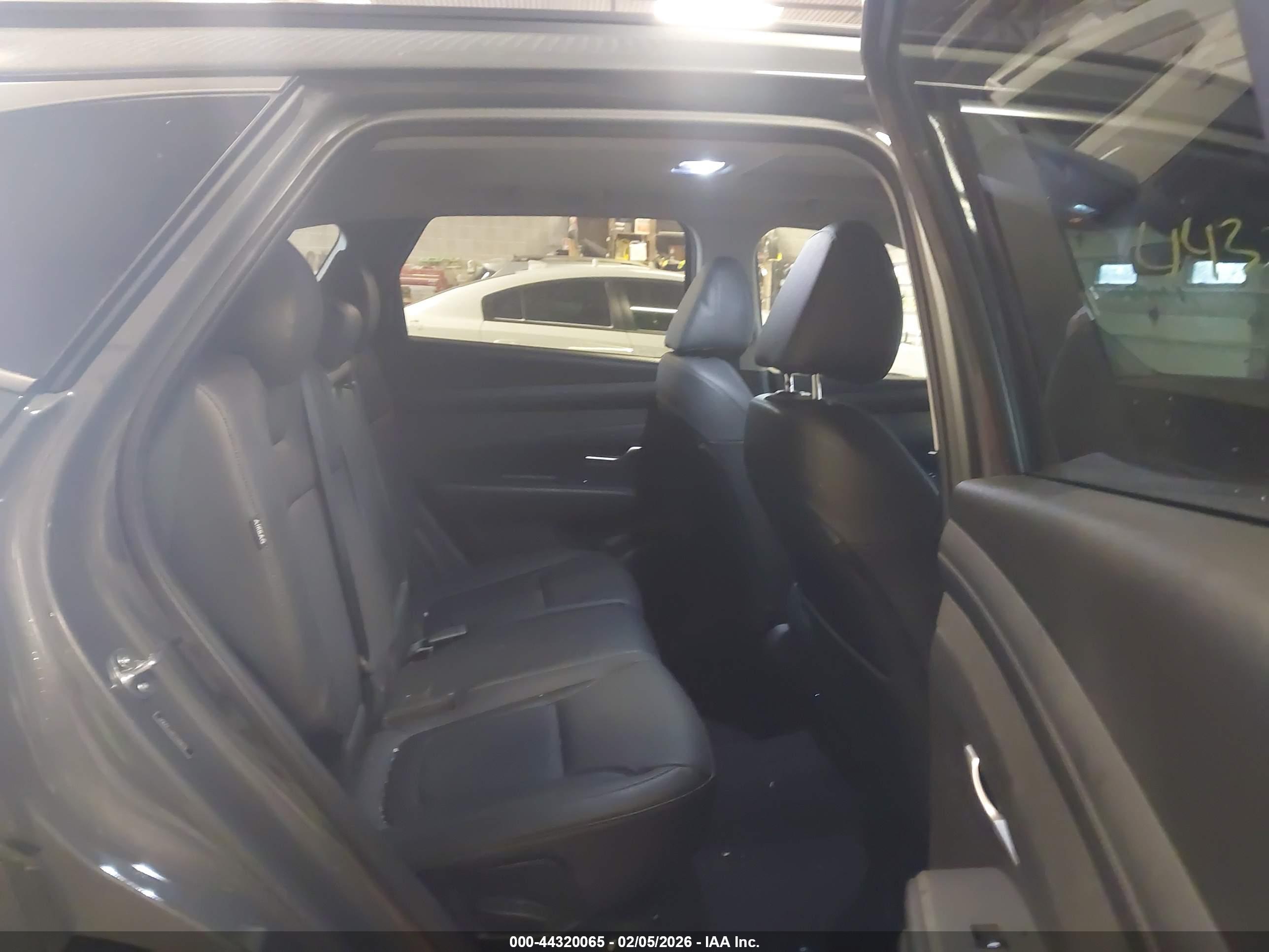 HYUNDAI TUCSON image 8