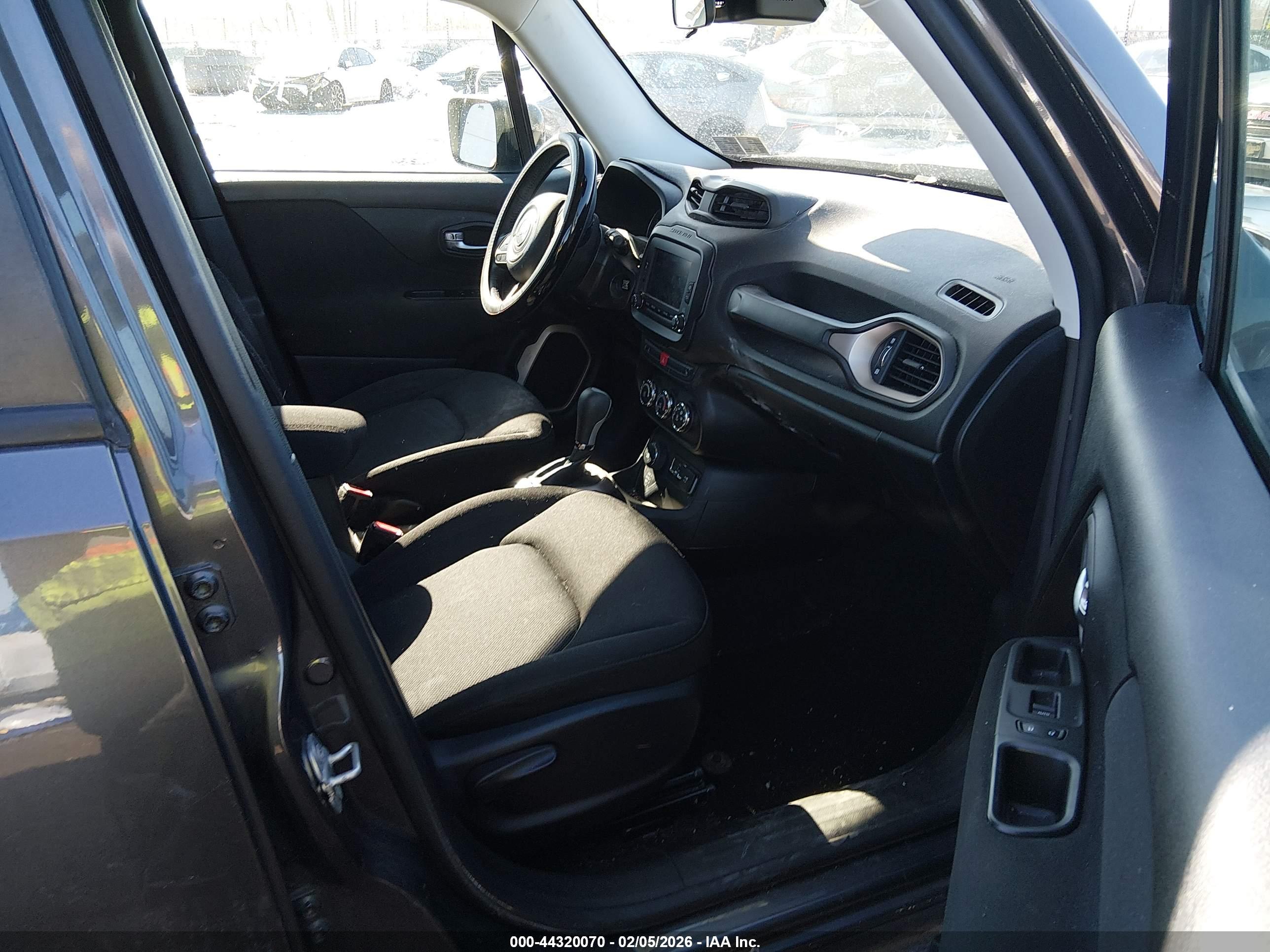 JEEP RENEGADE image 5