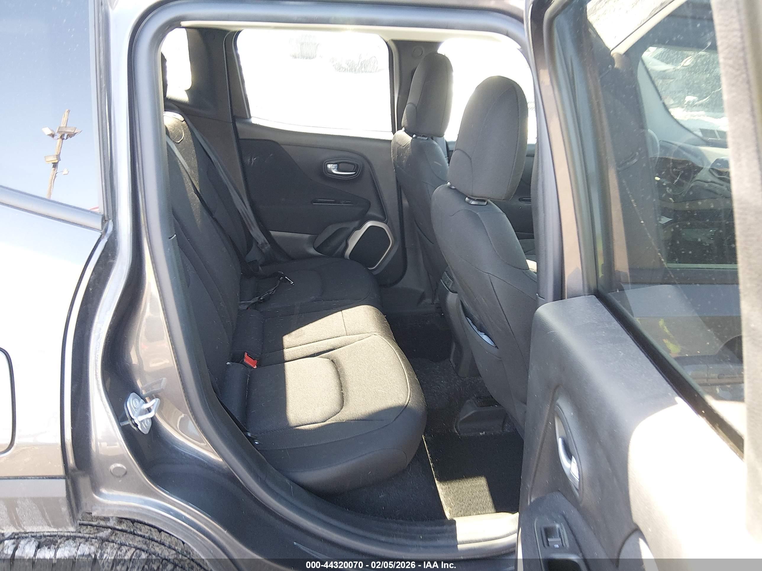 JEEP RENEGADE image 8