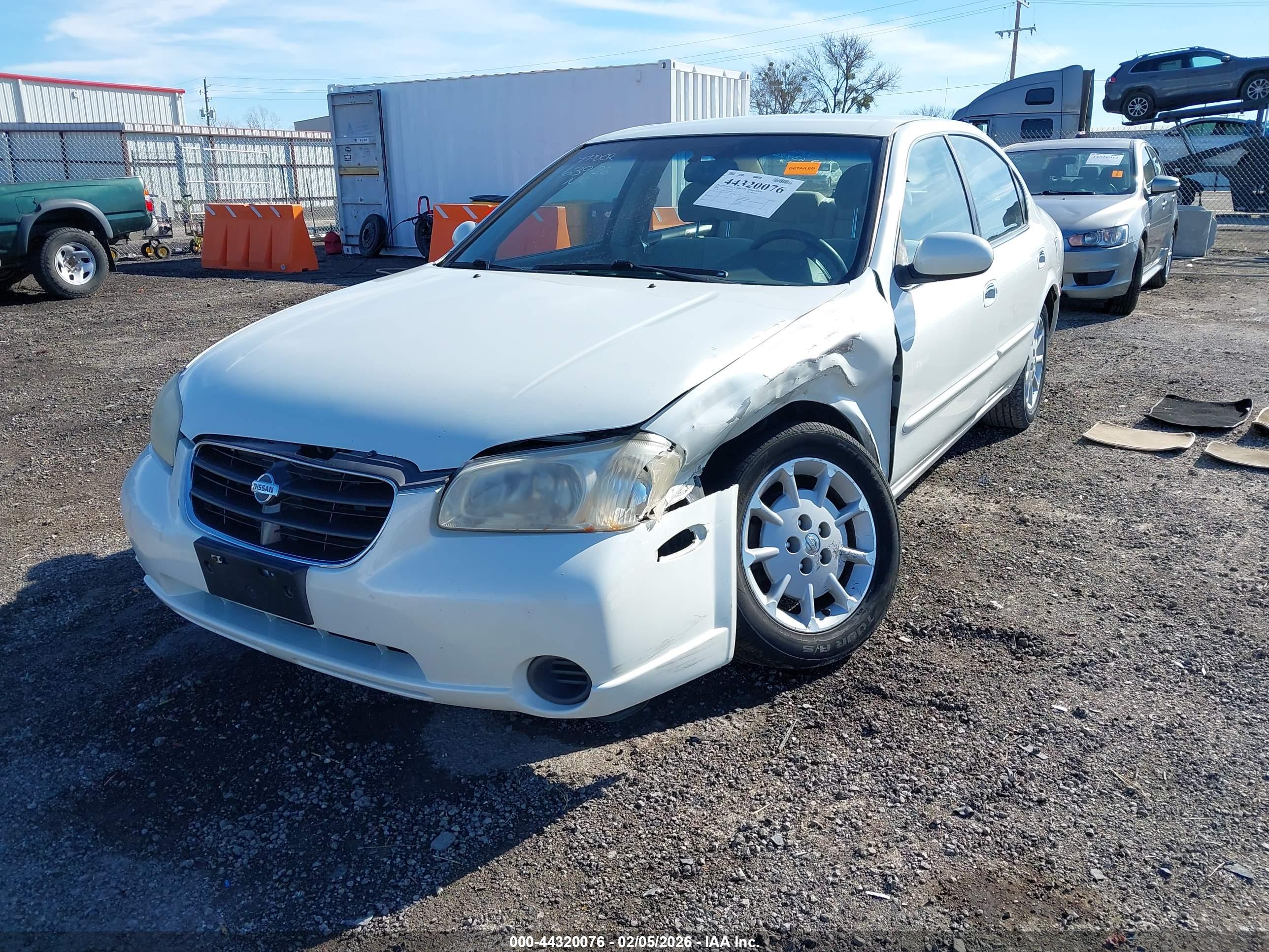 NISSAN MAXIMA image 2