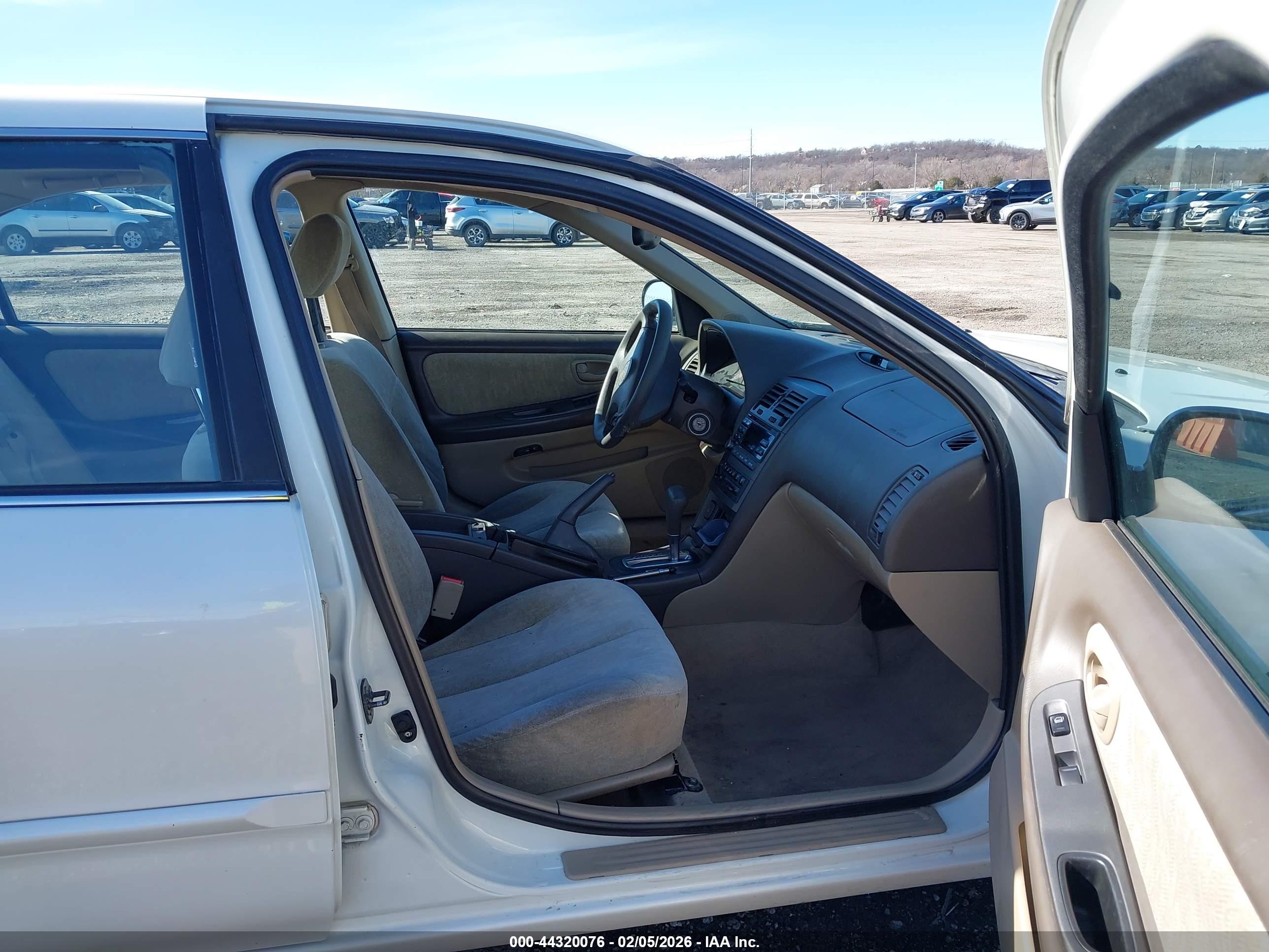 NISSAN MAXIMA image 5