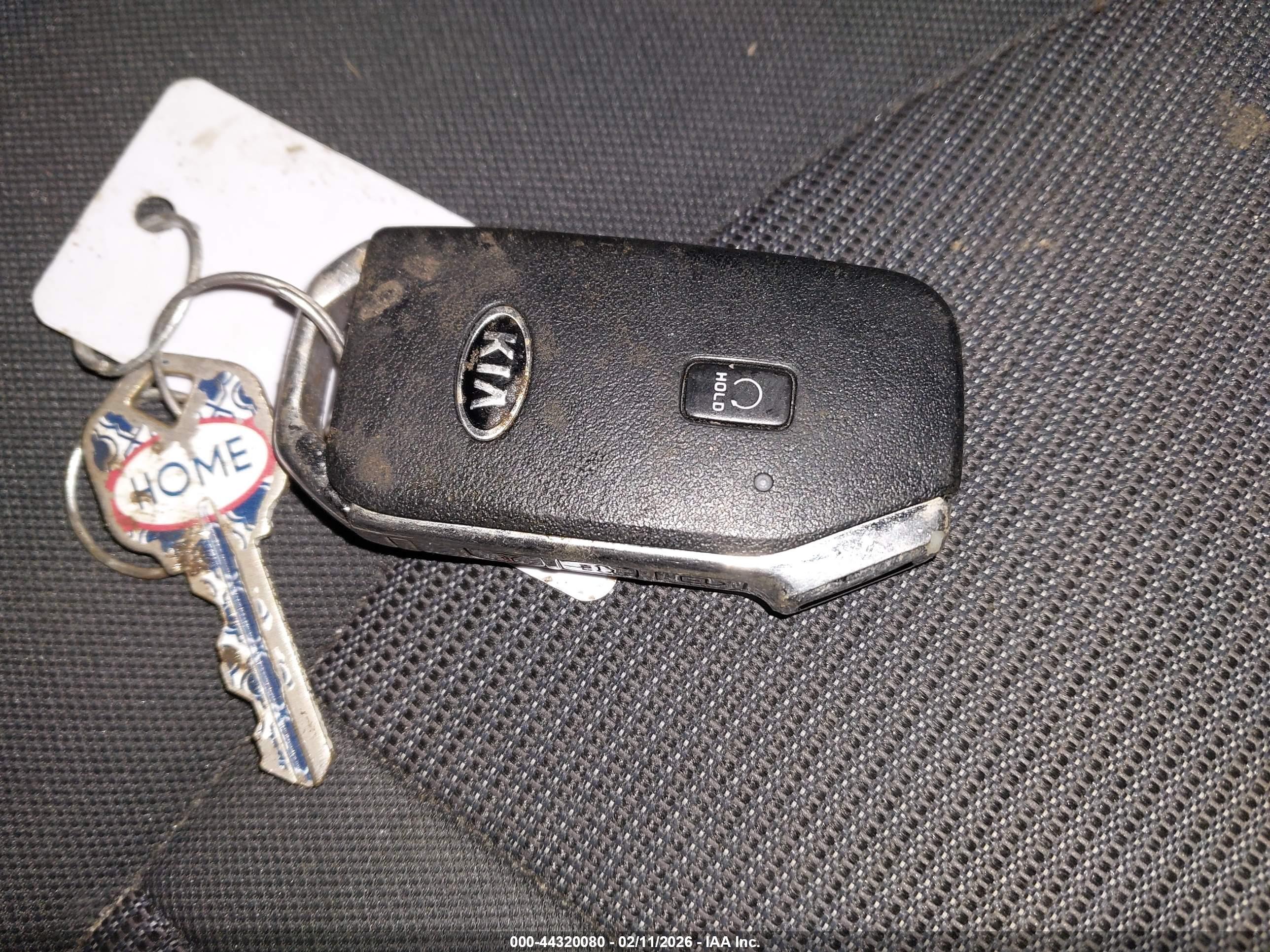 KIA K5 image 11