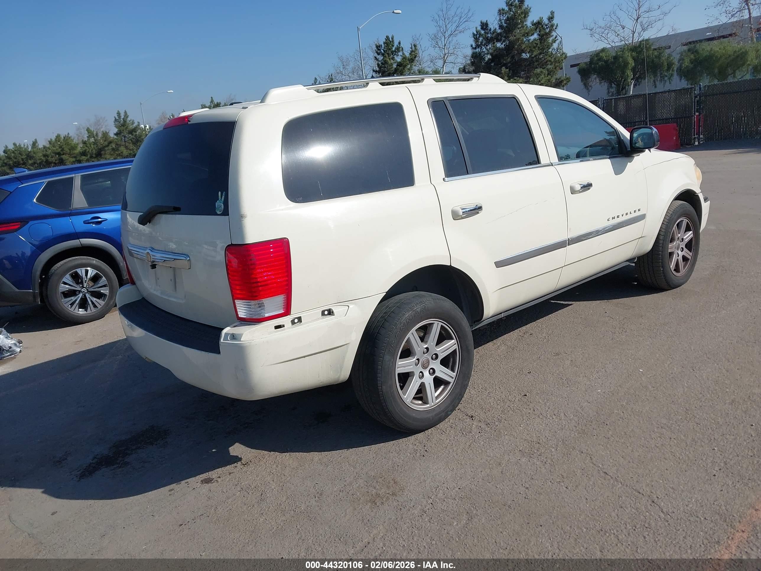 CHRYSLER ASPEN image 4