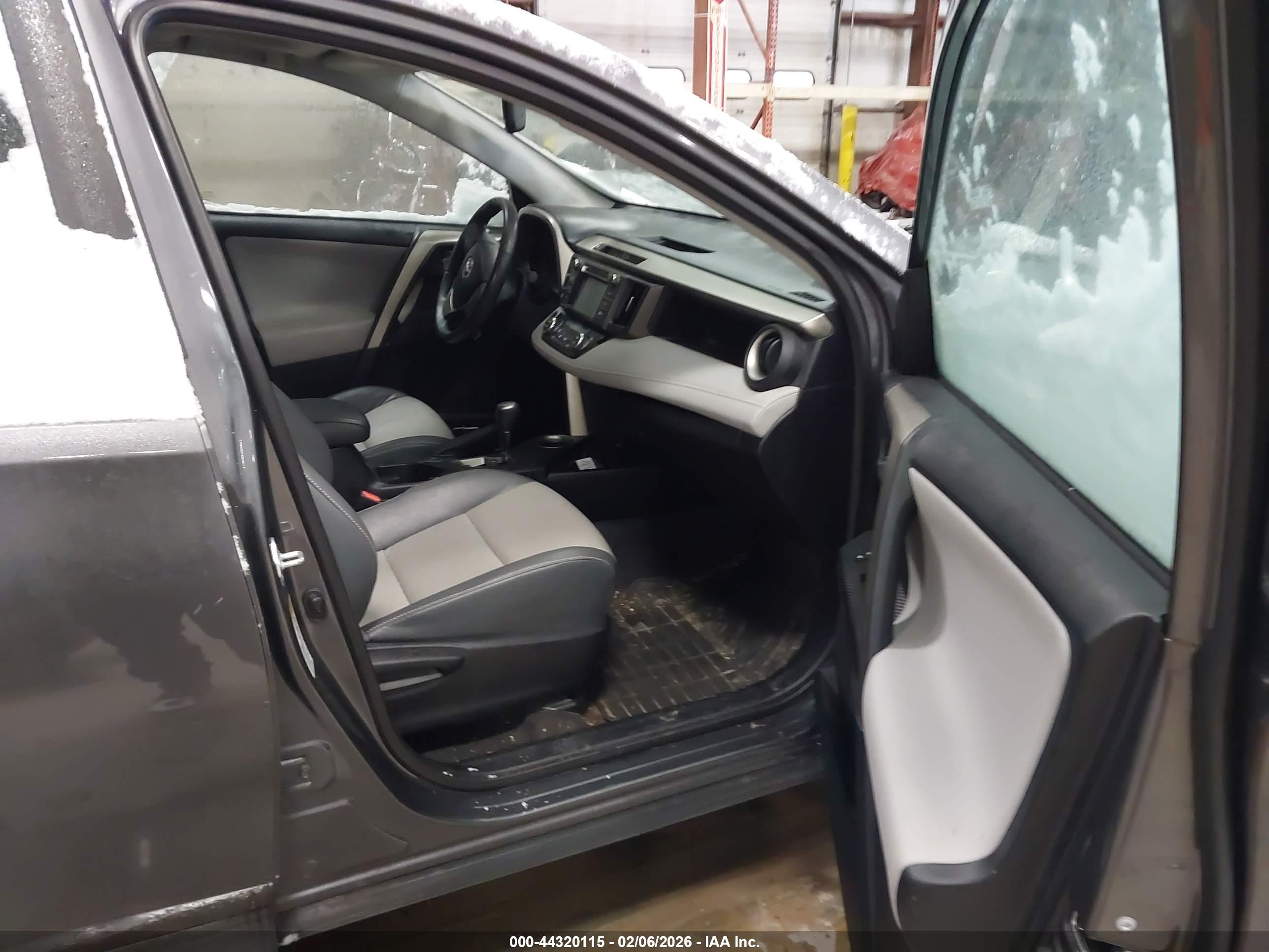 TOYOTA RAV4 image 5