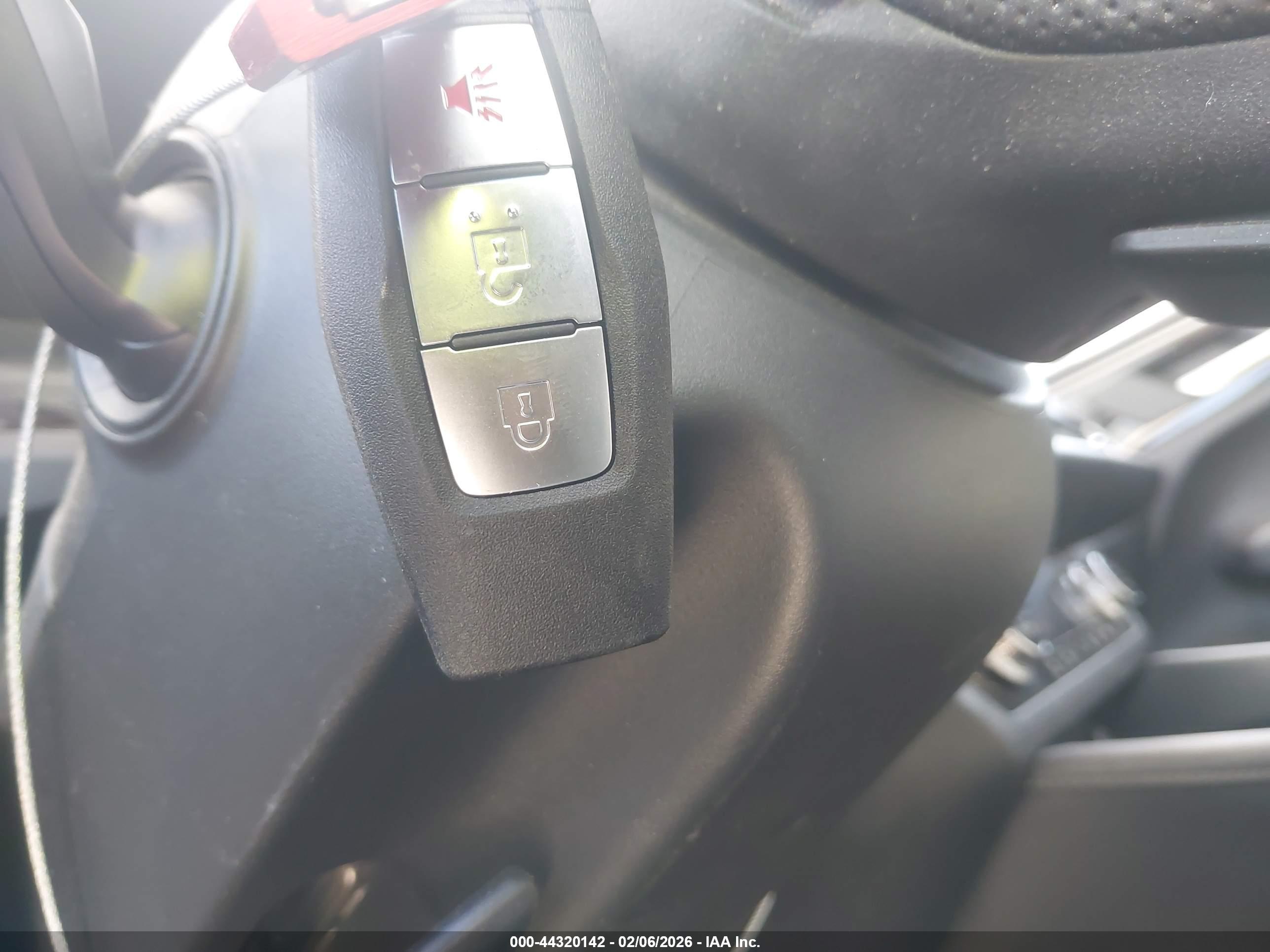 MITSUBISHI OUTLANDER image 11