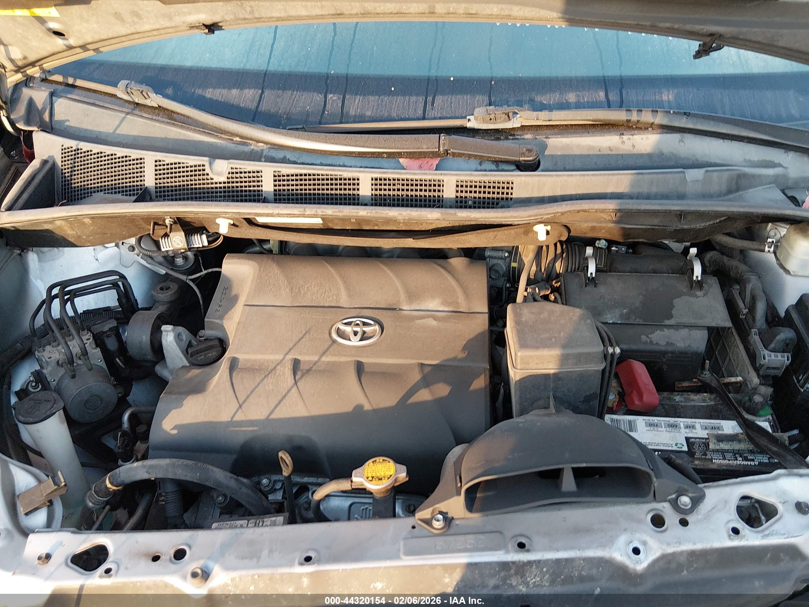 TOYOTA SIENNA image 10