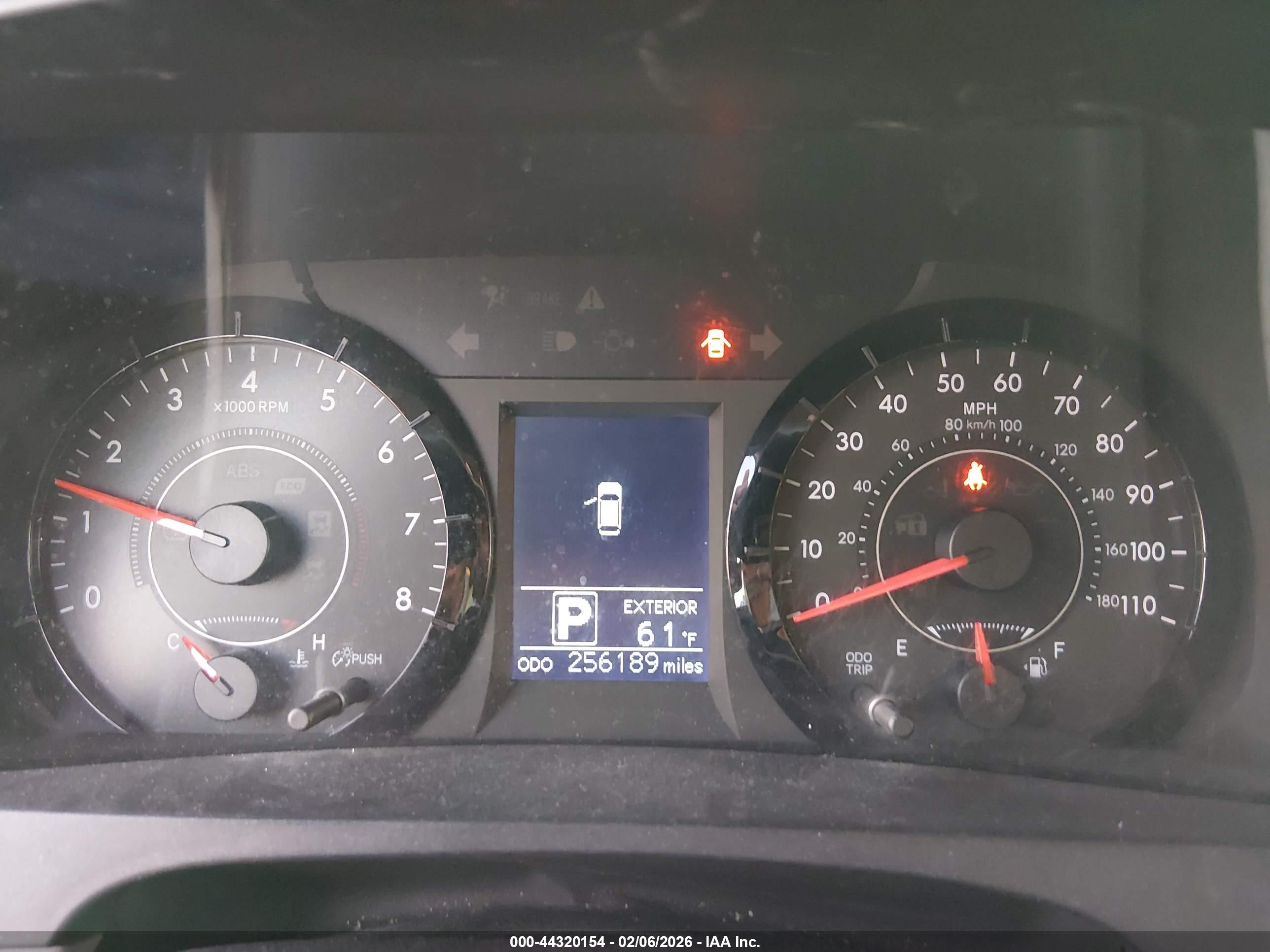 TOYOTA SIENNA image 7