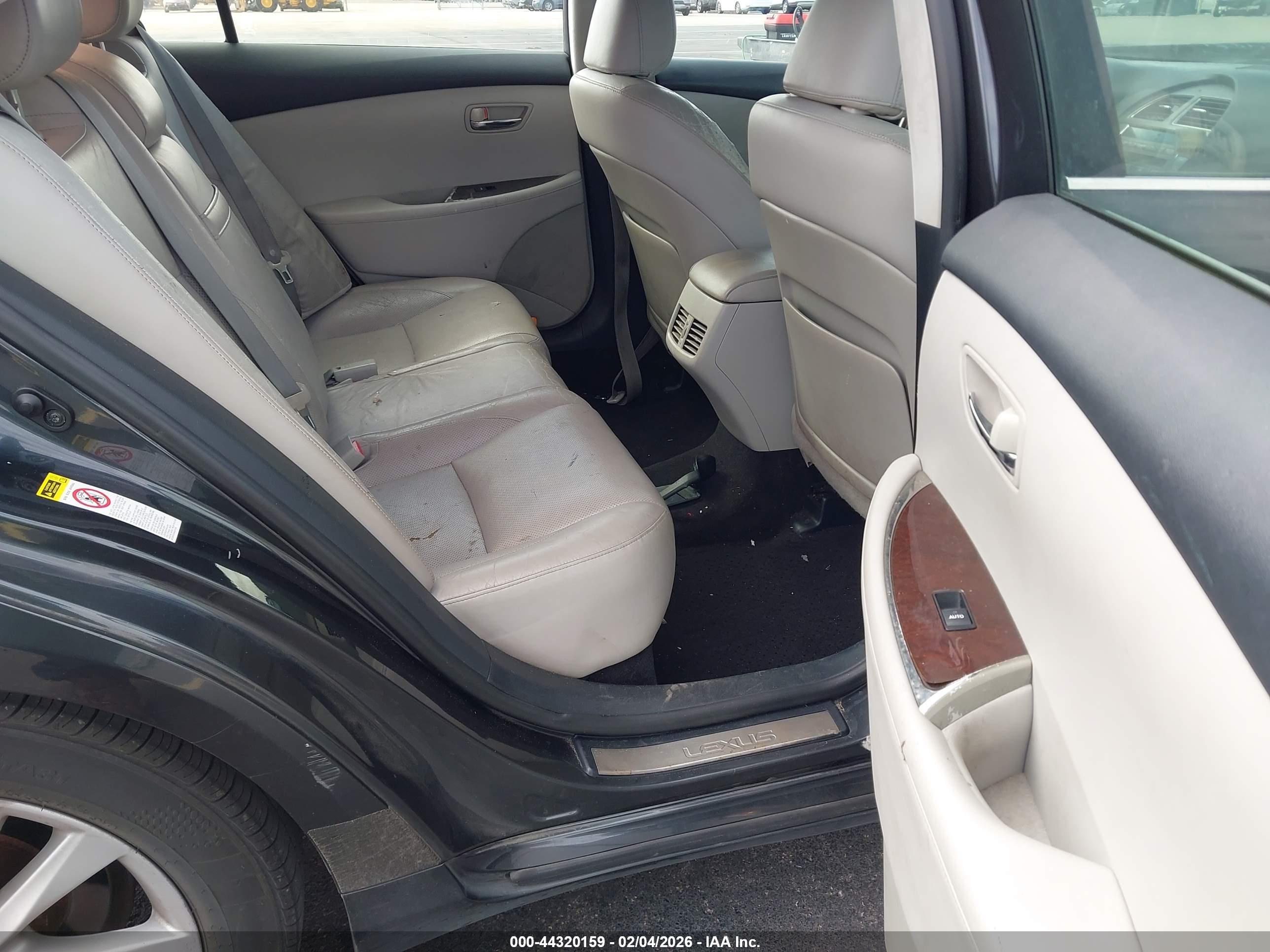 LEXUS ES image 8