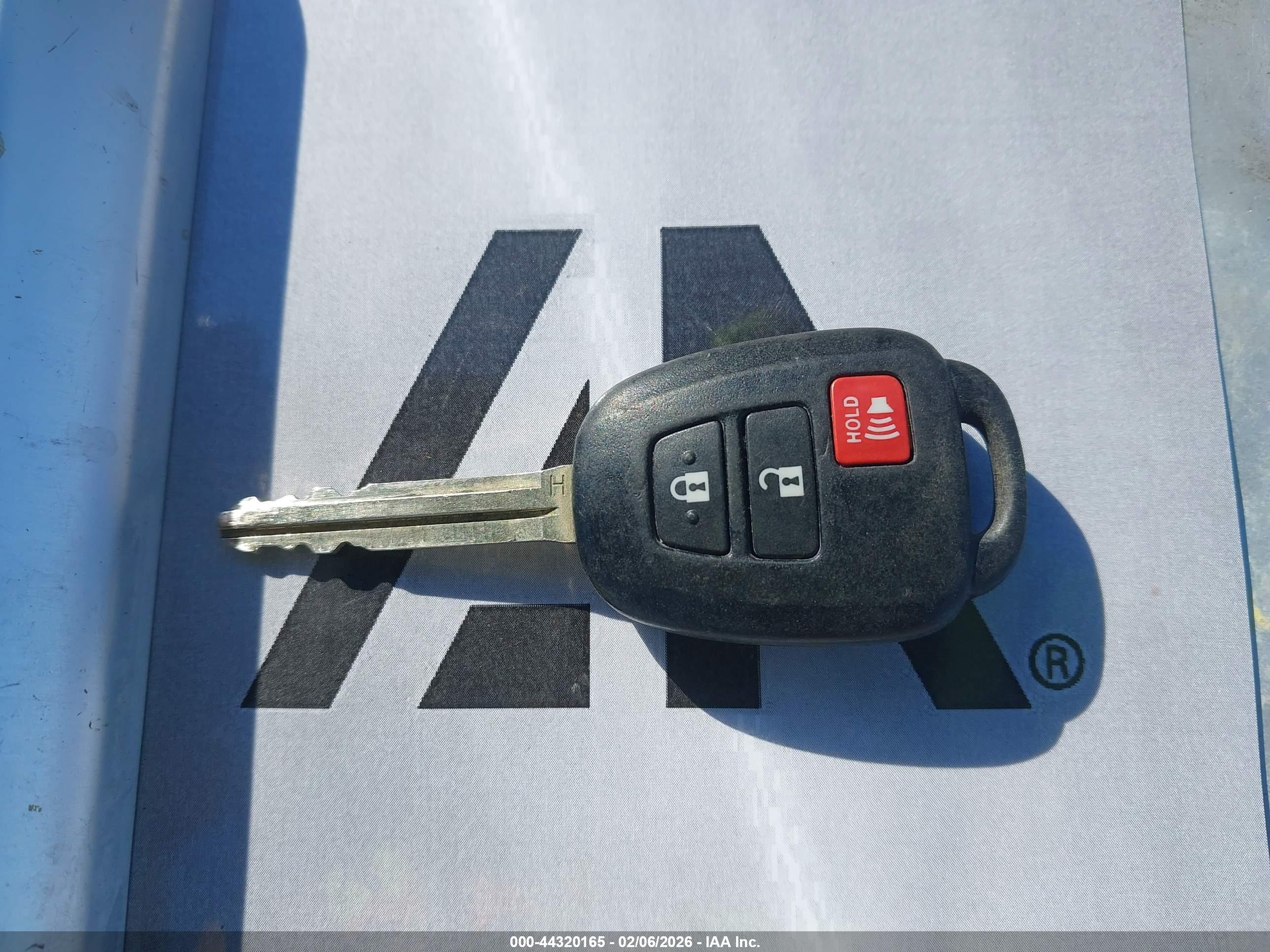 TOYOTA RAV4 image 11