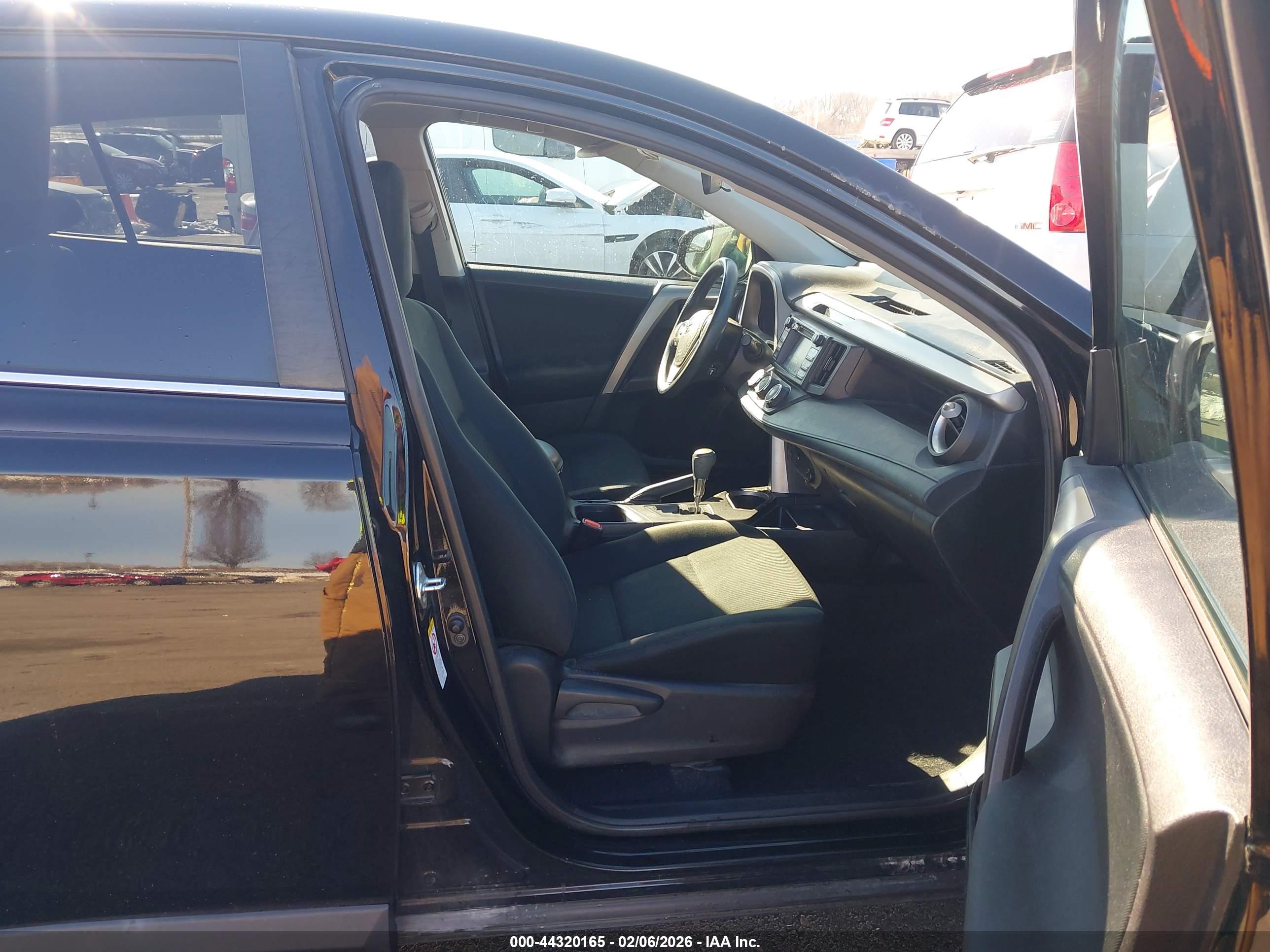TOYOTA RAV4 image 5