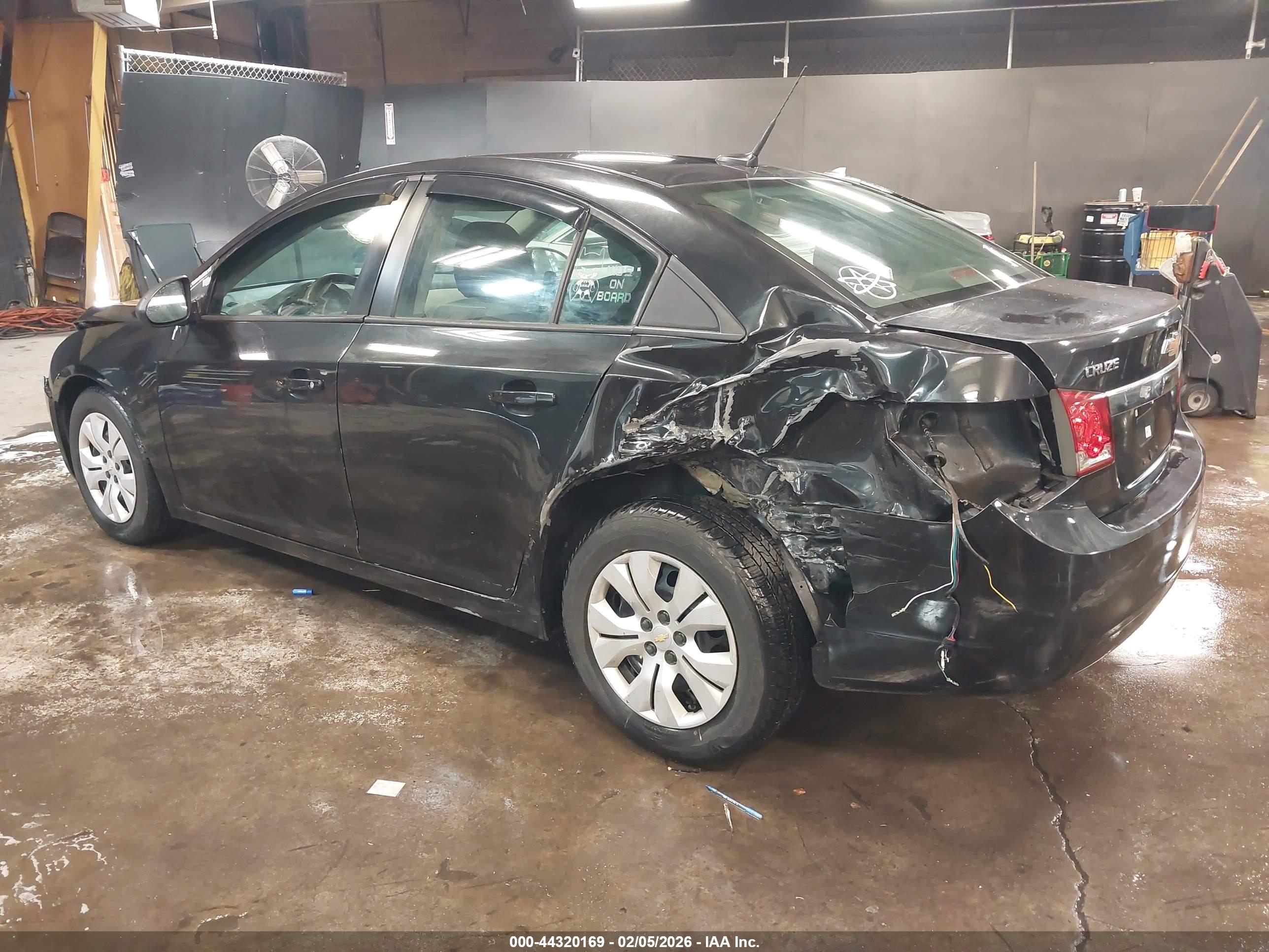 CHEVROLET CRUZE image 3