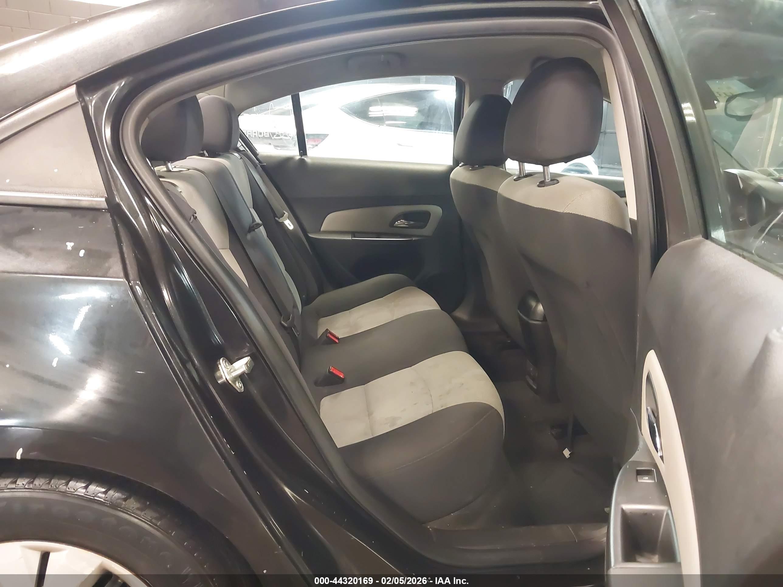 CHEVROLET CRUZE image 8