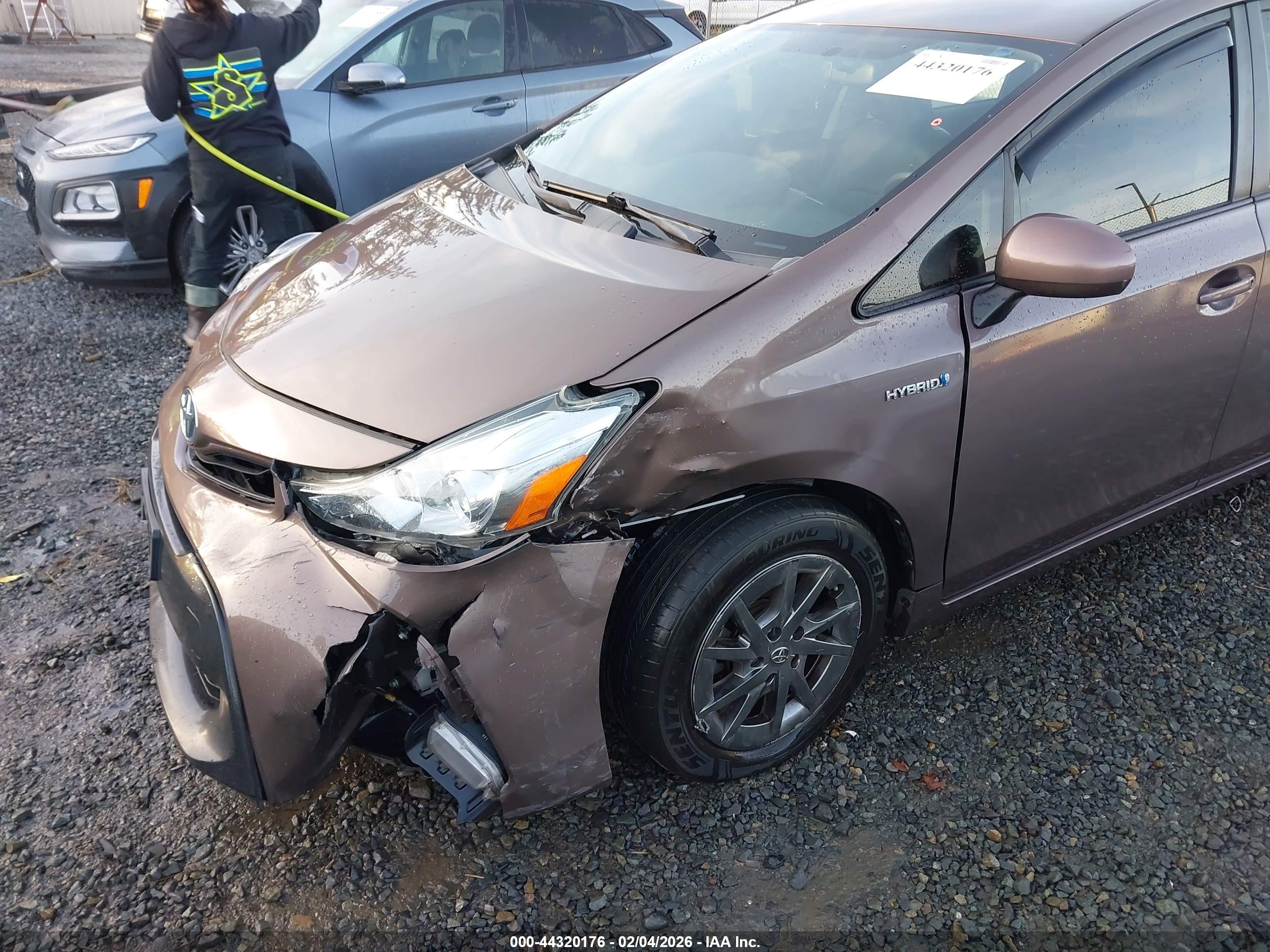 TOYOTA PRIUS image 6