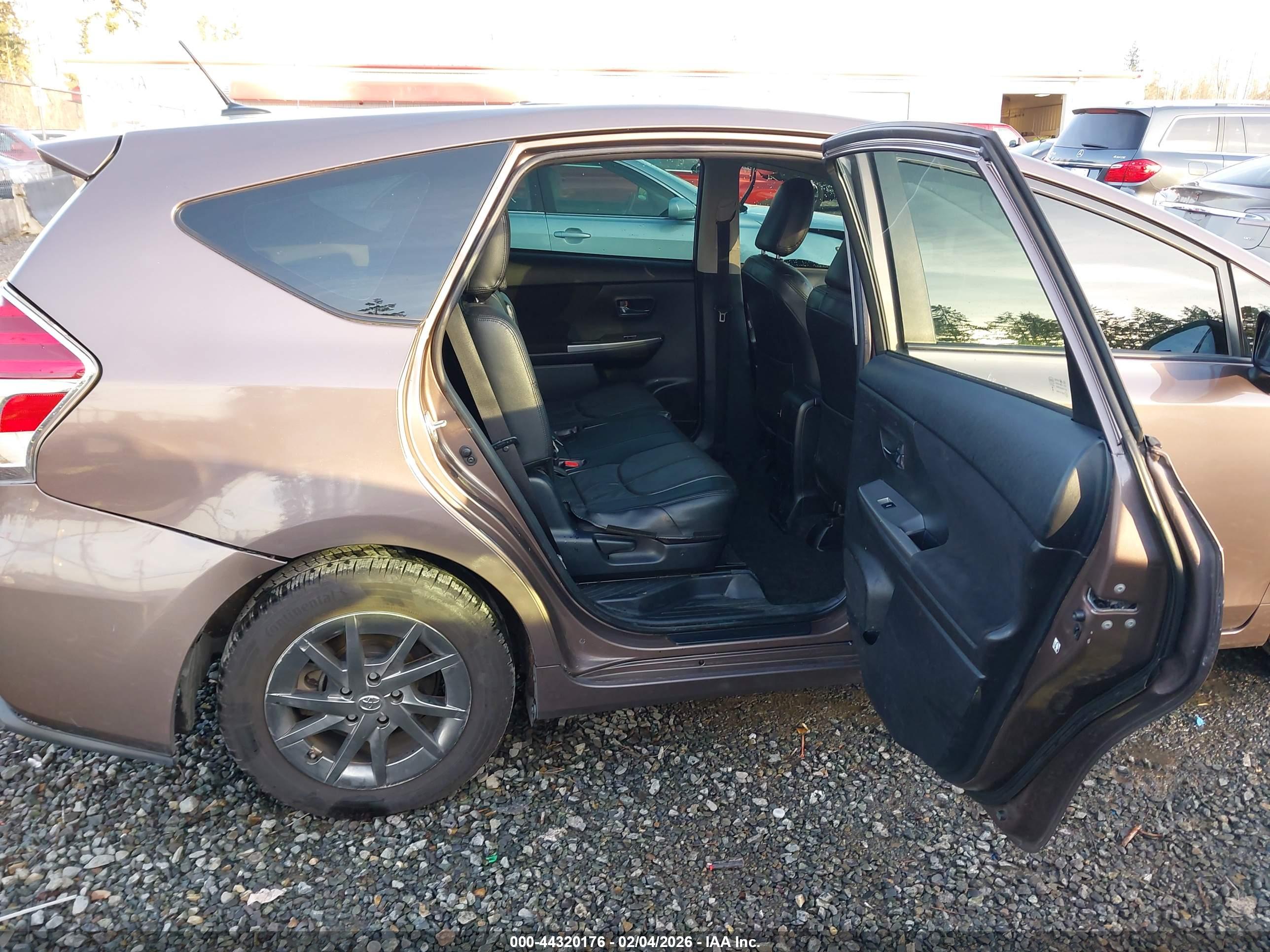 TOYOTA PRIUS image 8