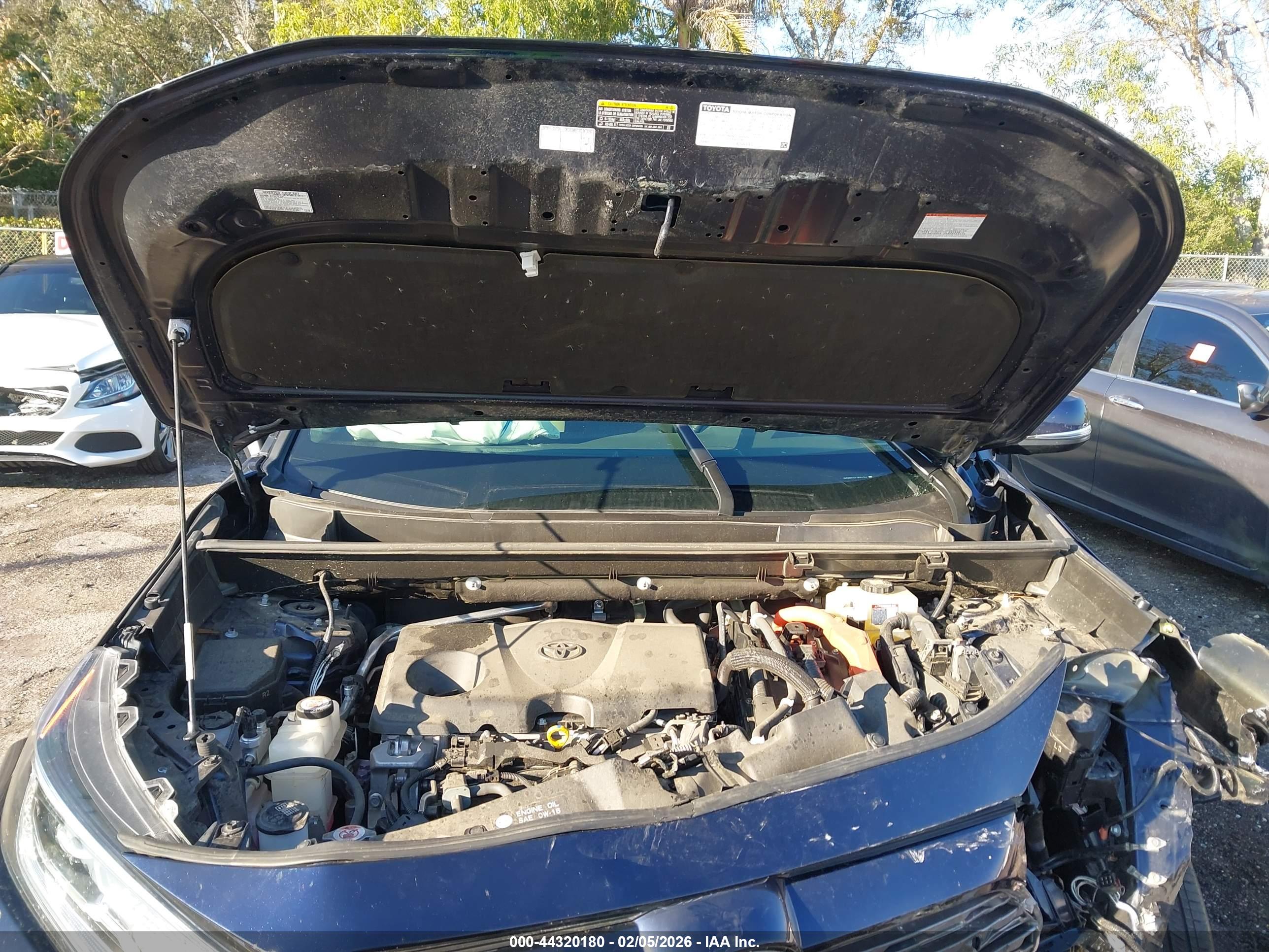 TOYOTA RAV4 image 10