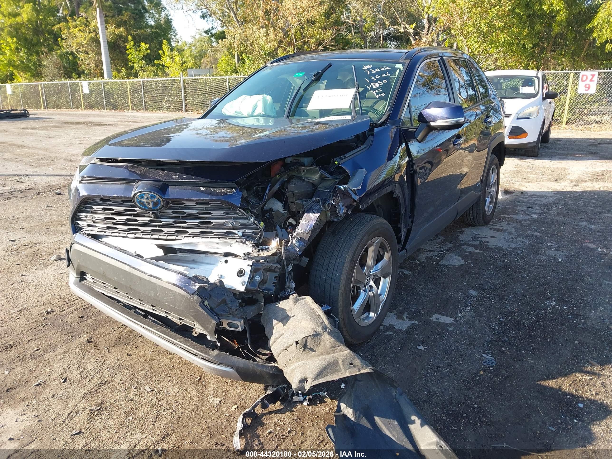 TOYOTA RAV4 image 6