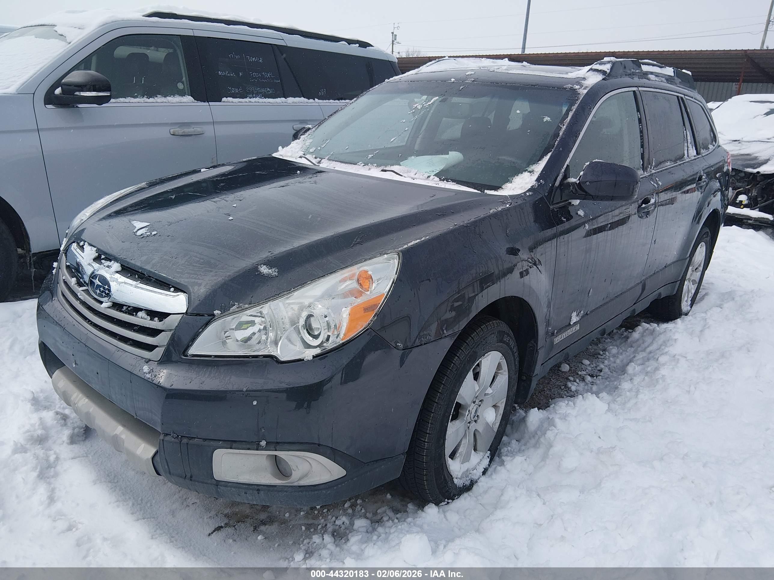 SUBARU OUTBACK image 2