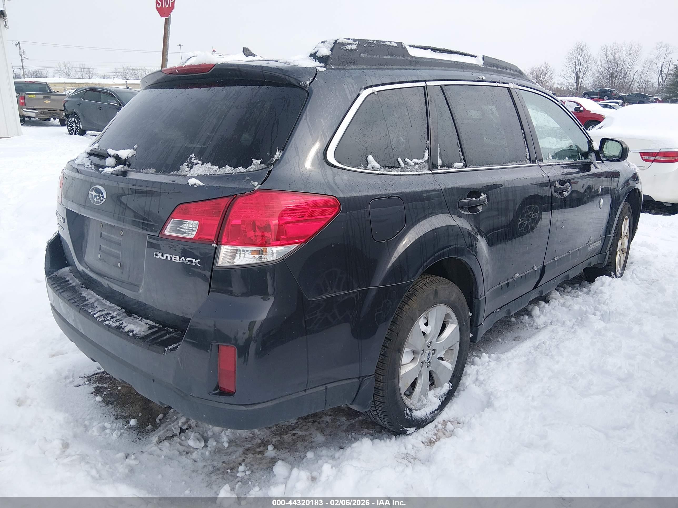 SUBARU OUTBACK image 4