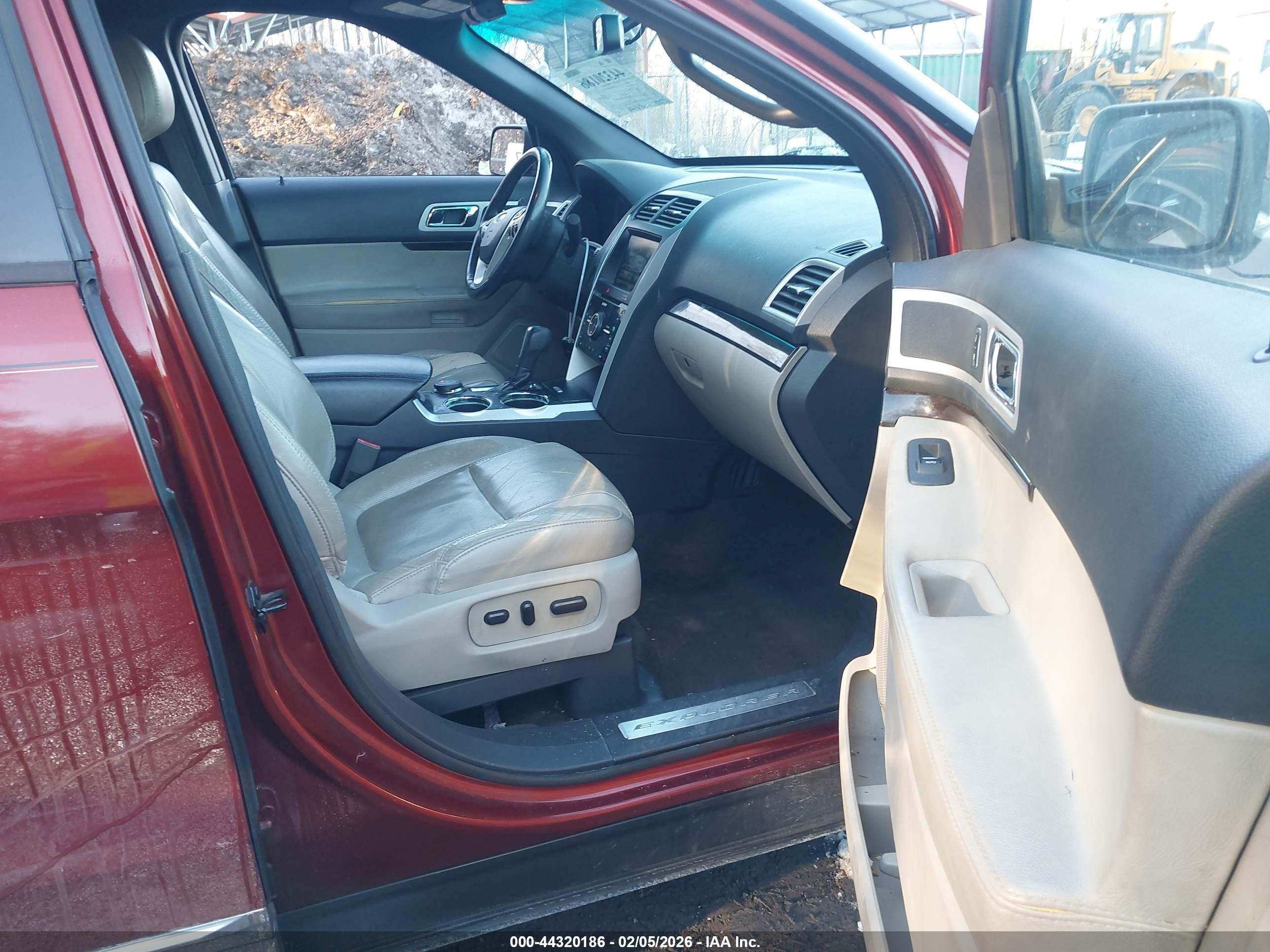 FORD EXPLORER image 5