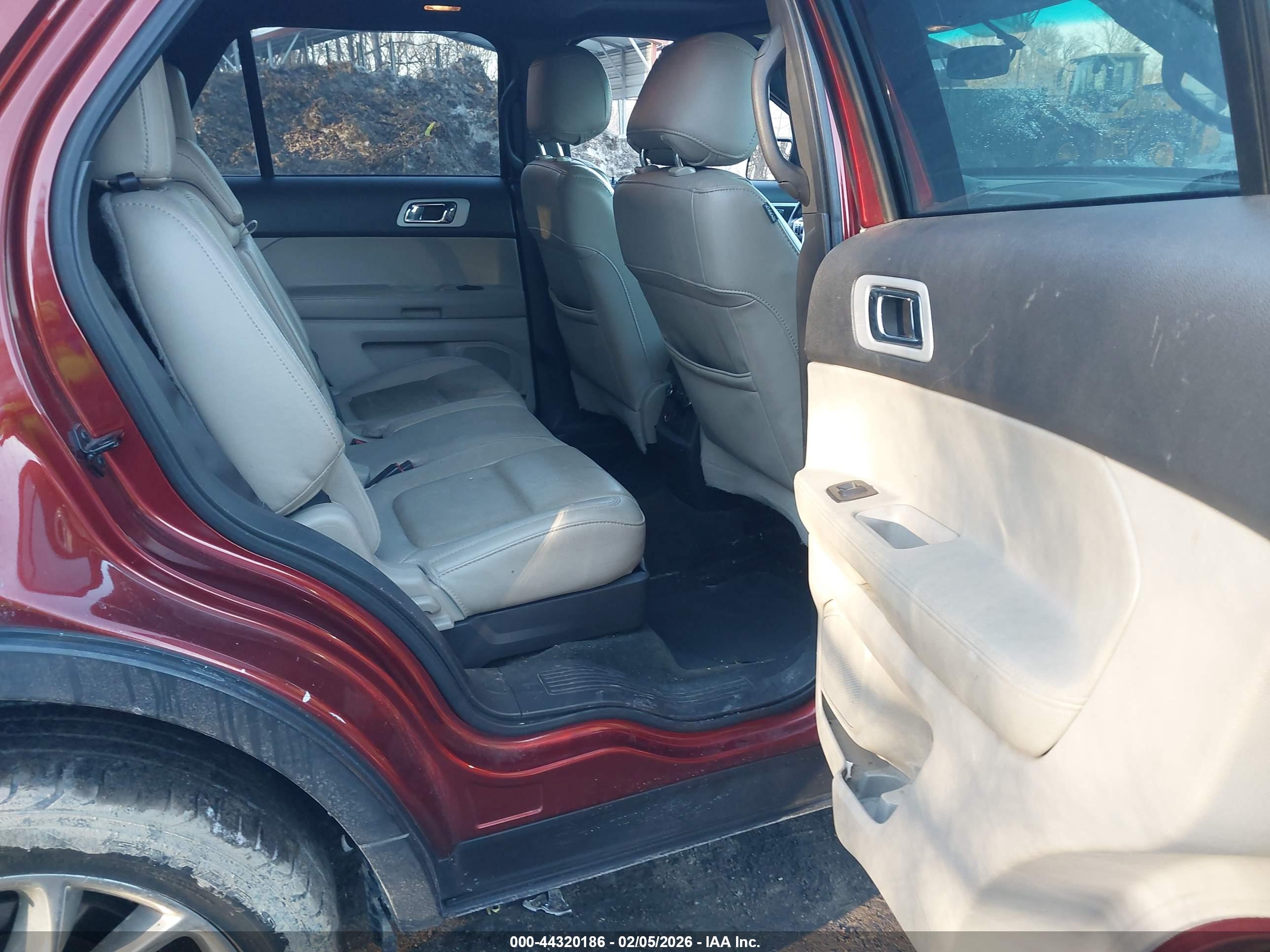 FORD EXPLORER image 8