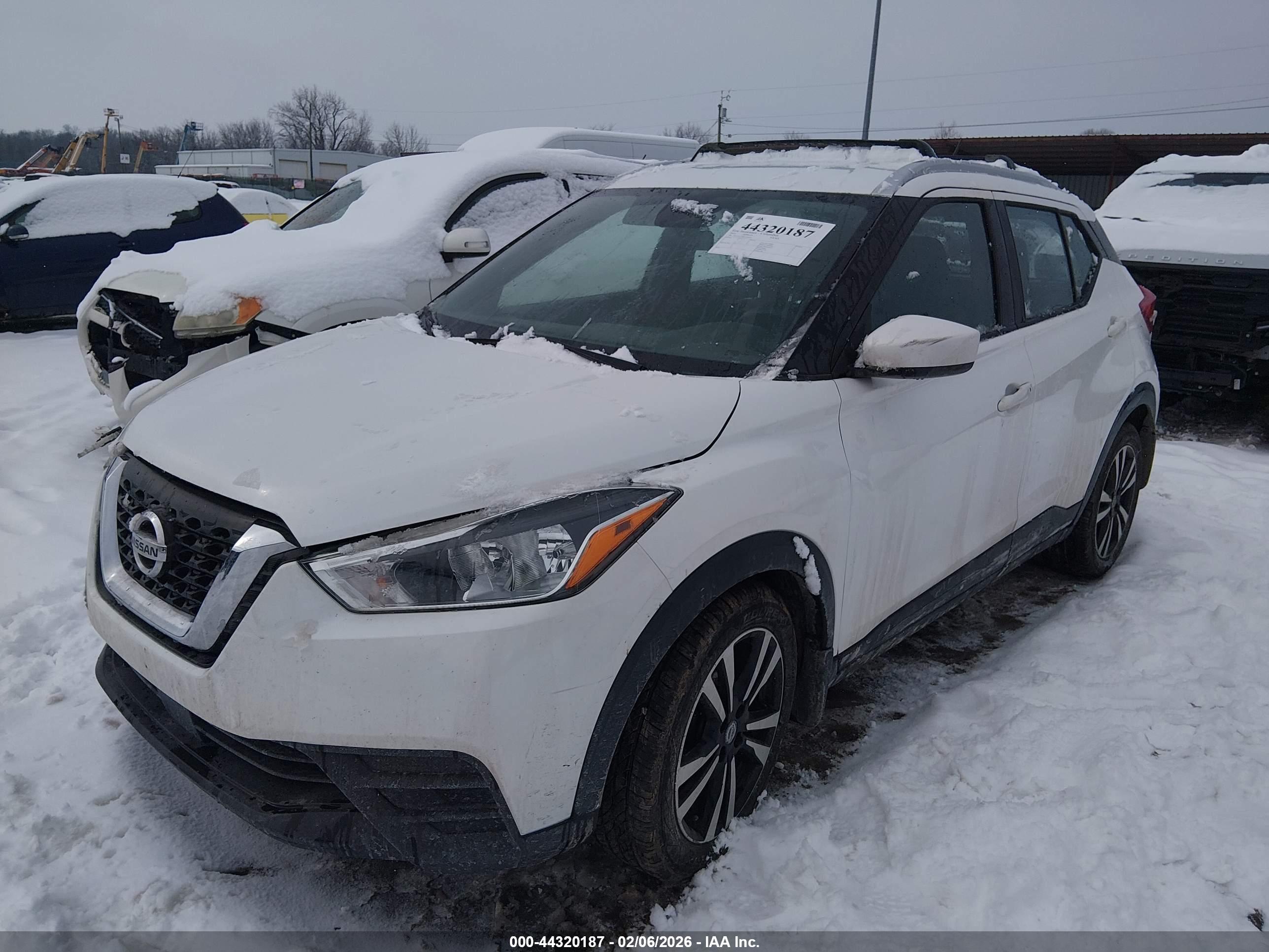 NISSAN KICKS image 2
