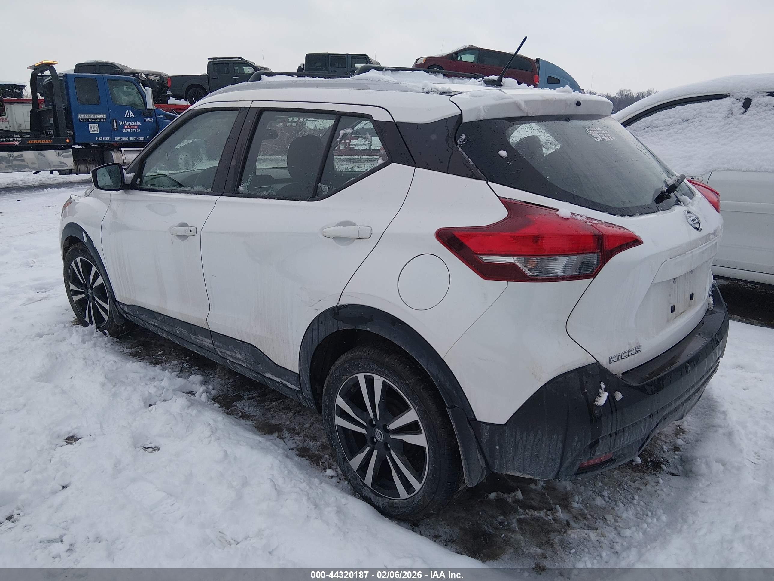 NISSAN KICKS image 3