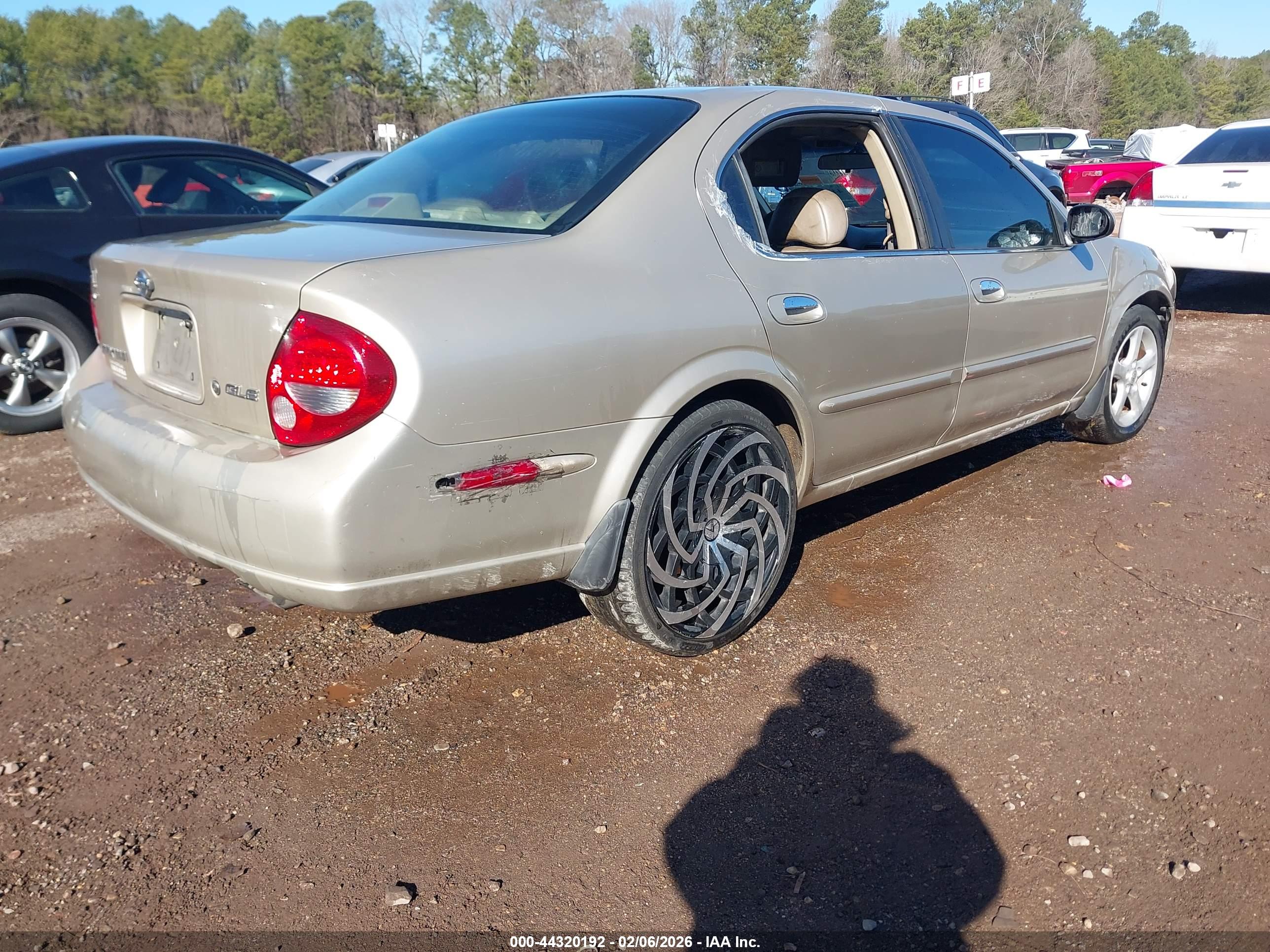 NISSAN MAXIMA image 4