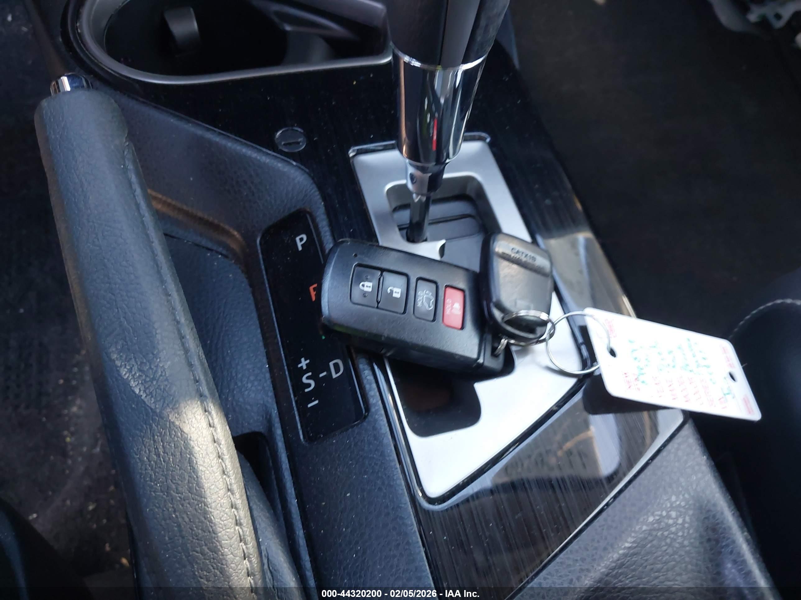 TOYOTA RAV4 image 11