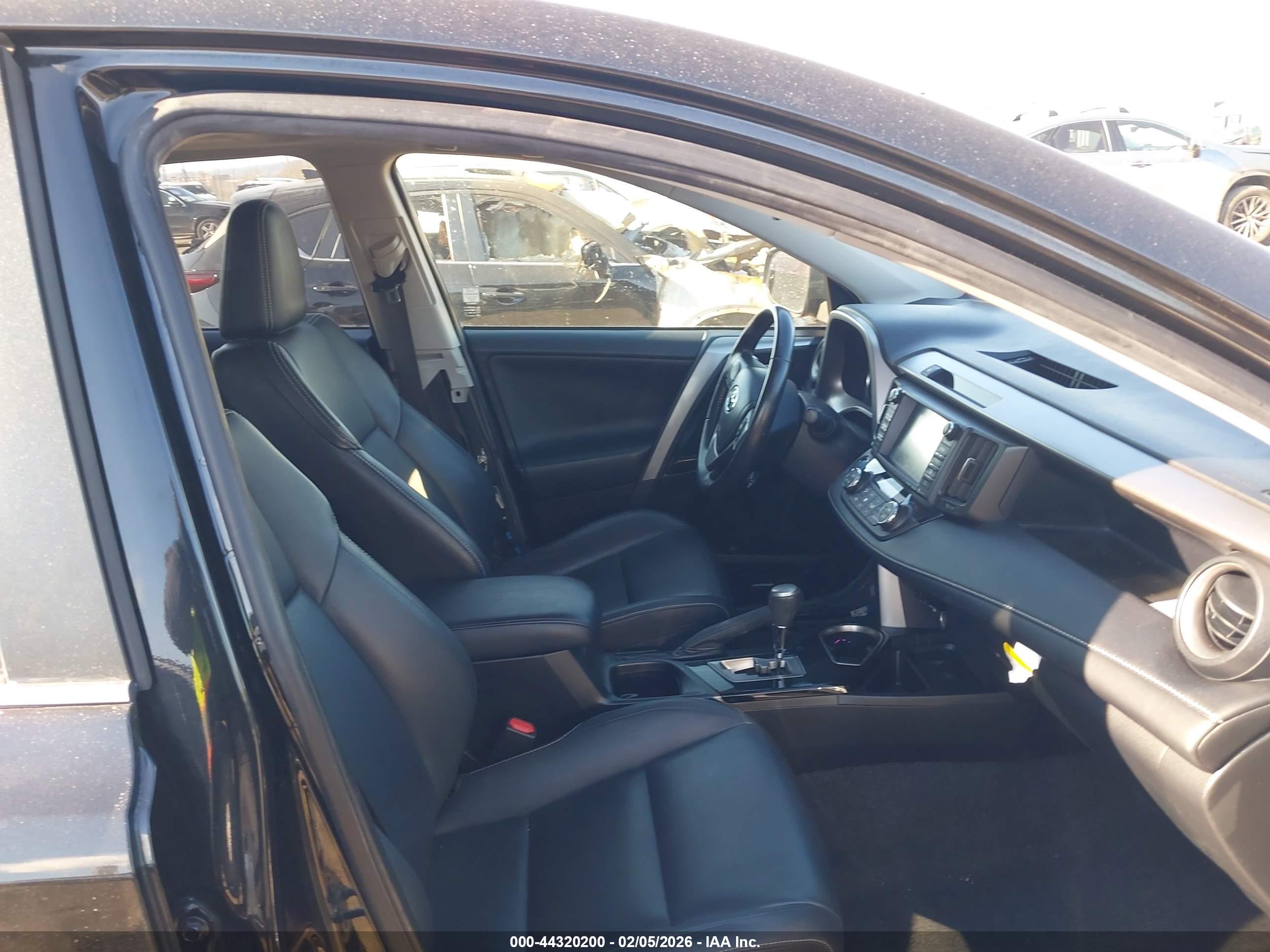 TOYOTA RAV4 image 5