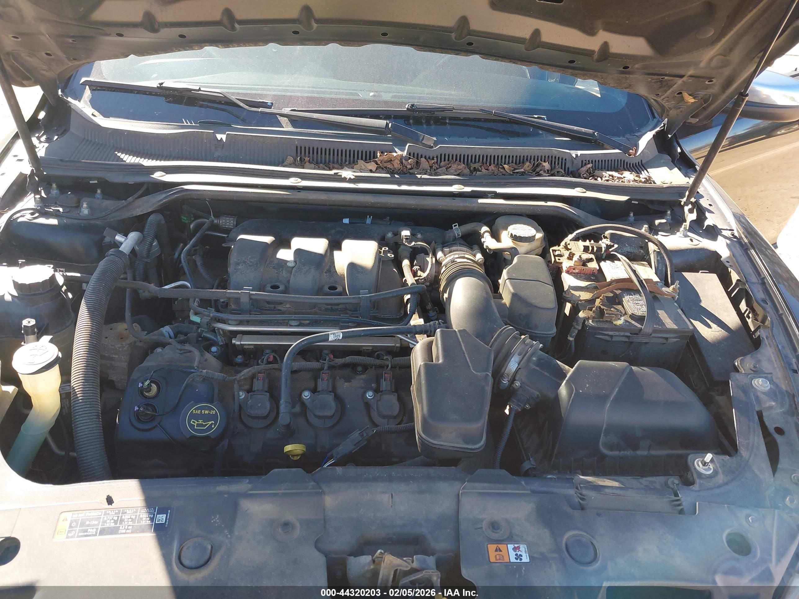 FORD TAURUS image 10