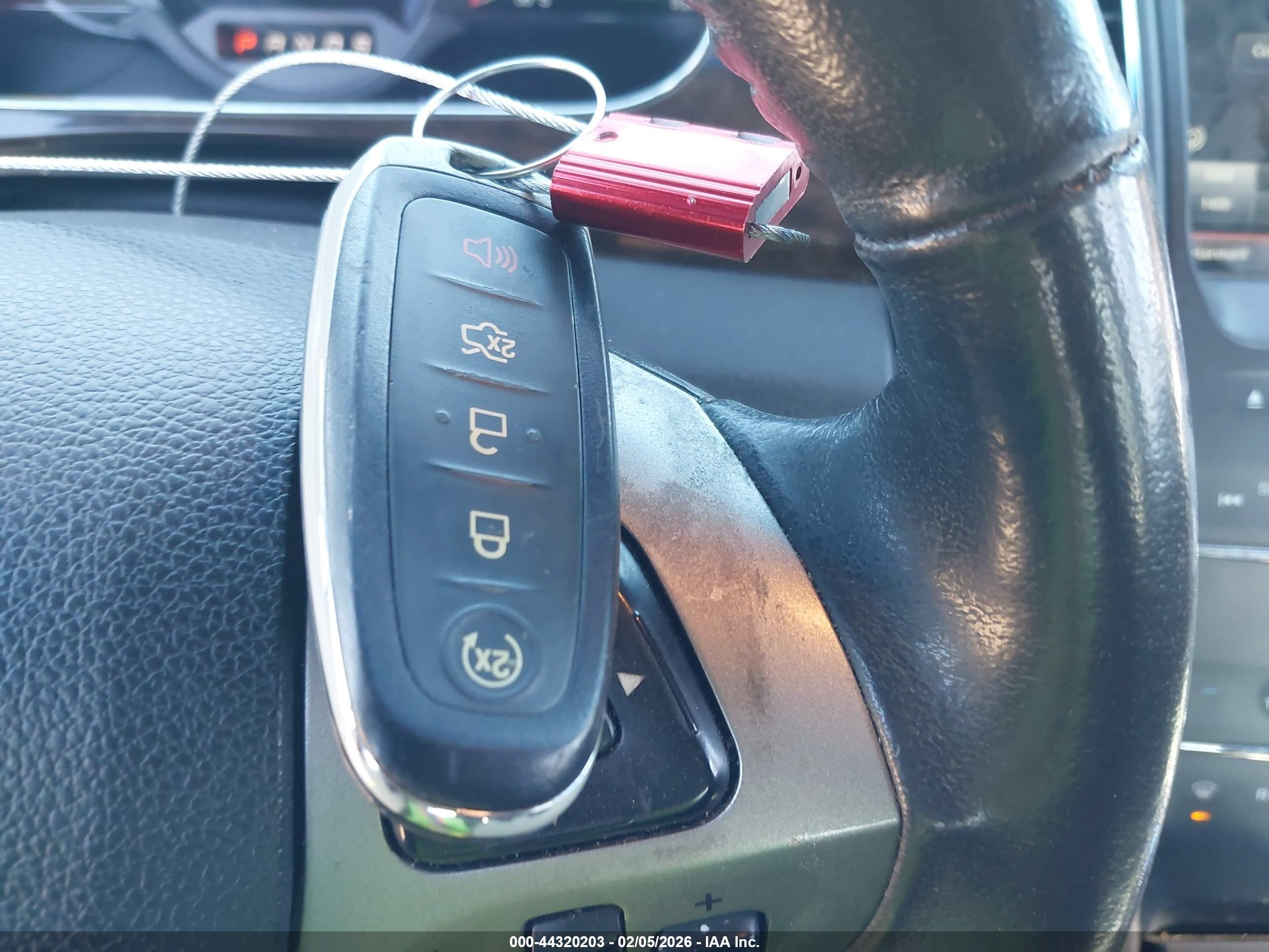FORD TAURUS image 11