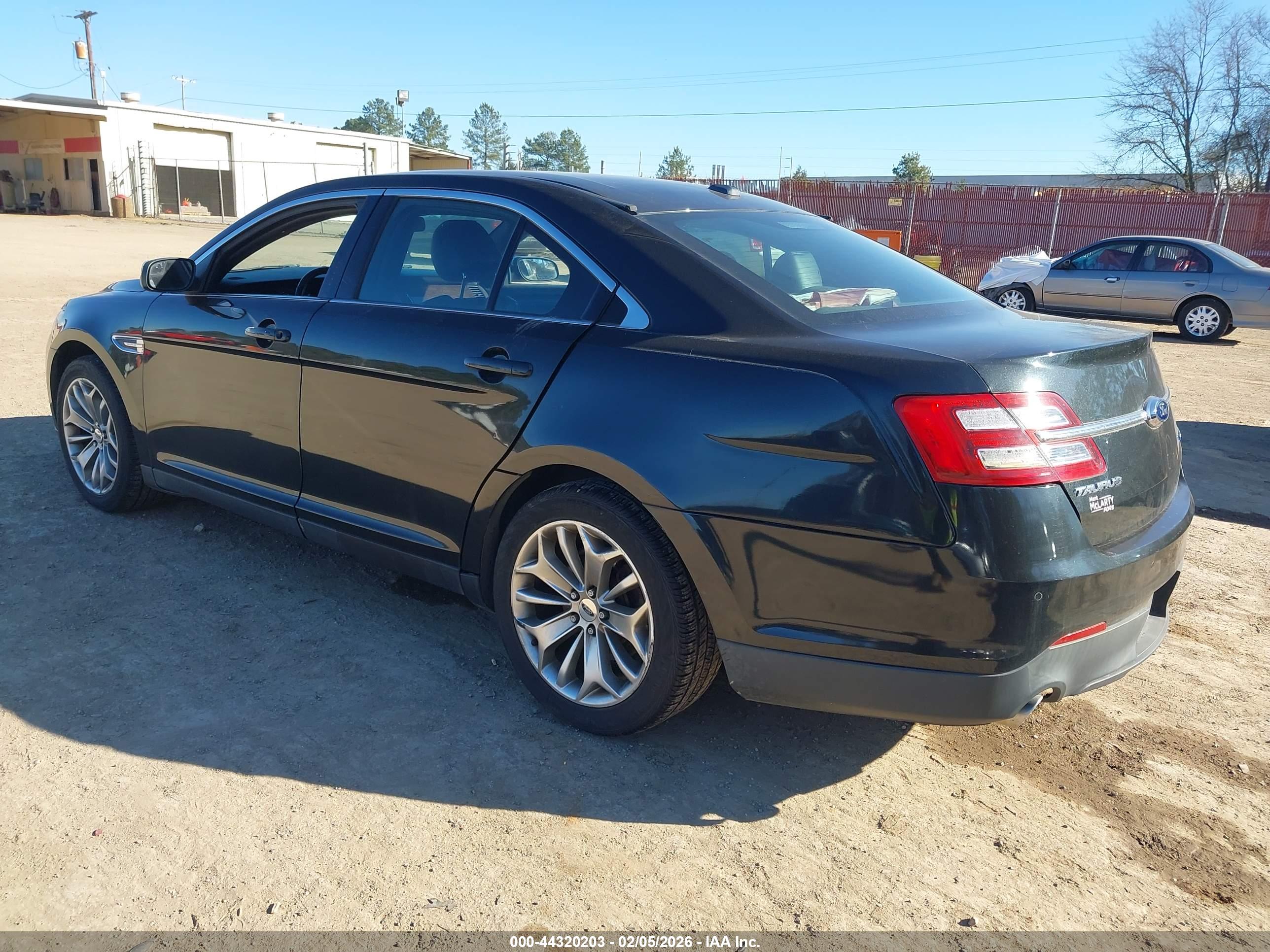 FORD TAURUS image 3