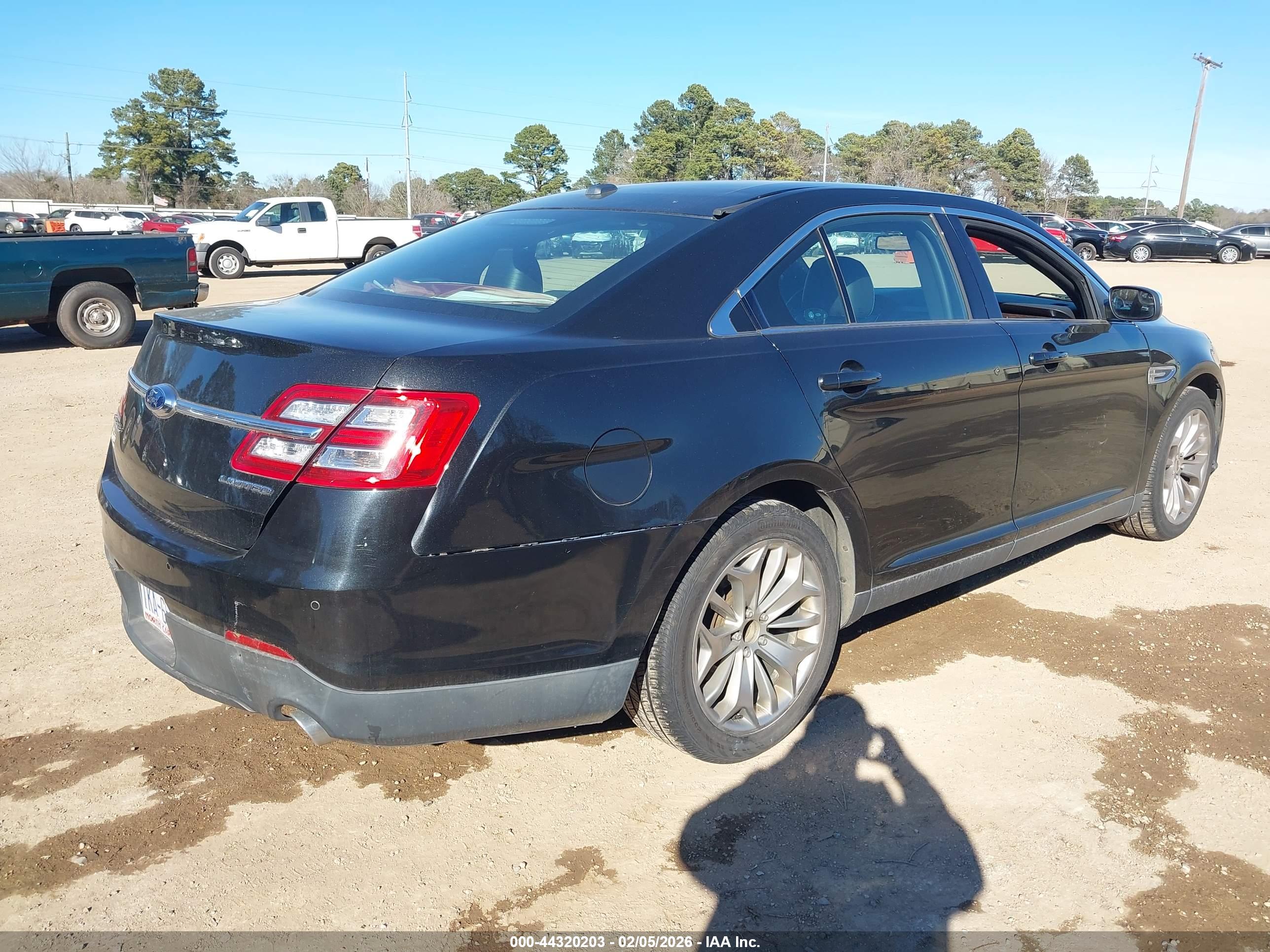 FORD TAURUS image 4