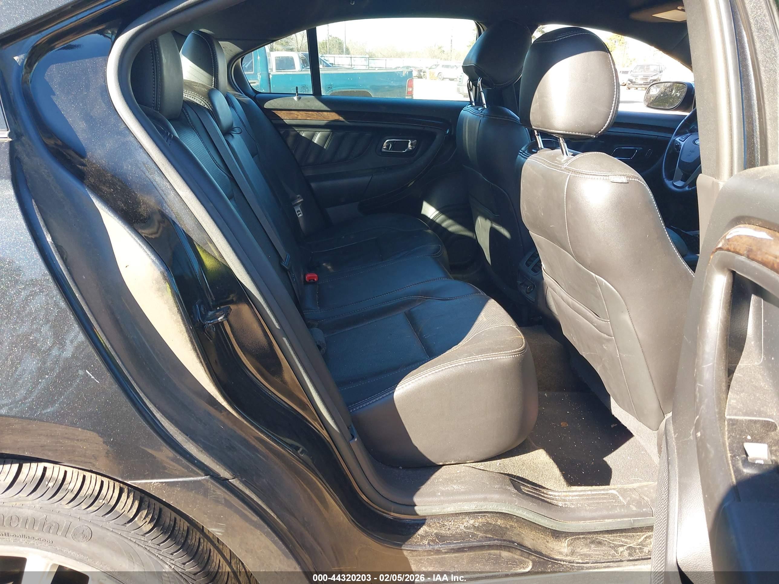 FORD TAURUS image 8