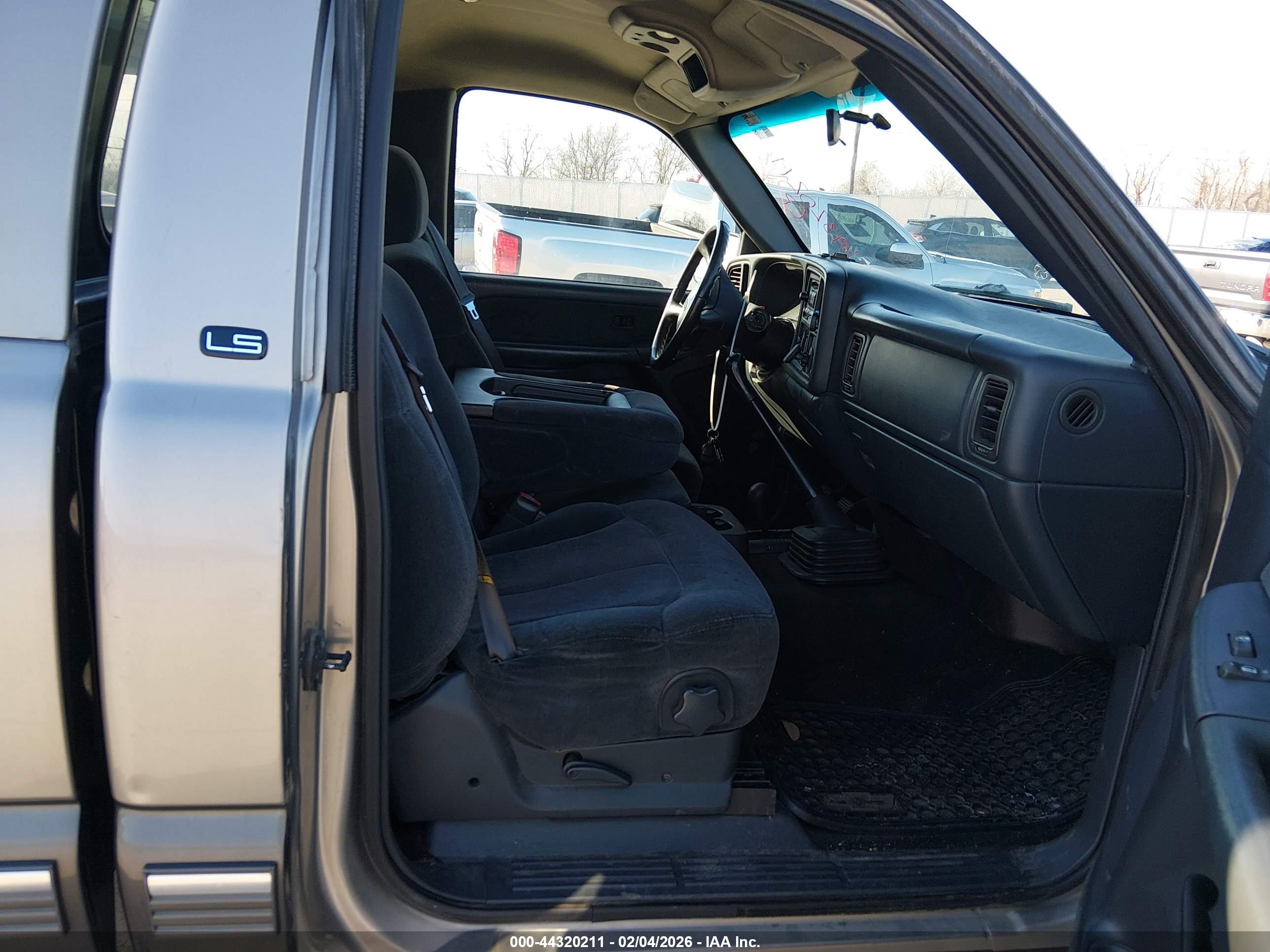 CHEVROLET SILVERADO image 5