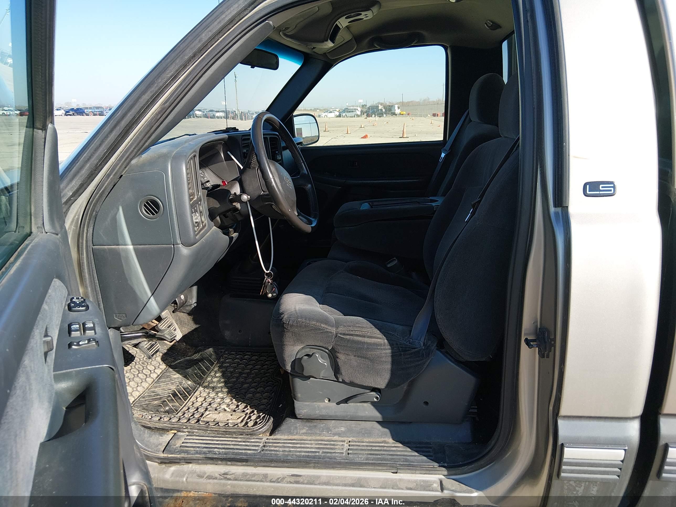 CHEVROLET SILVERADO image 8