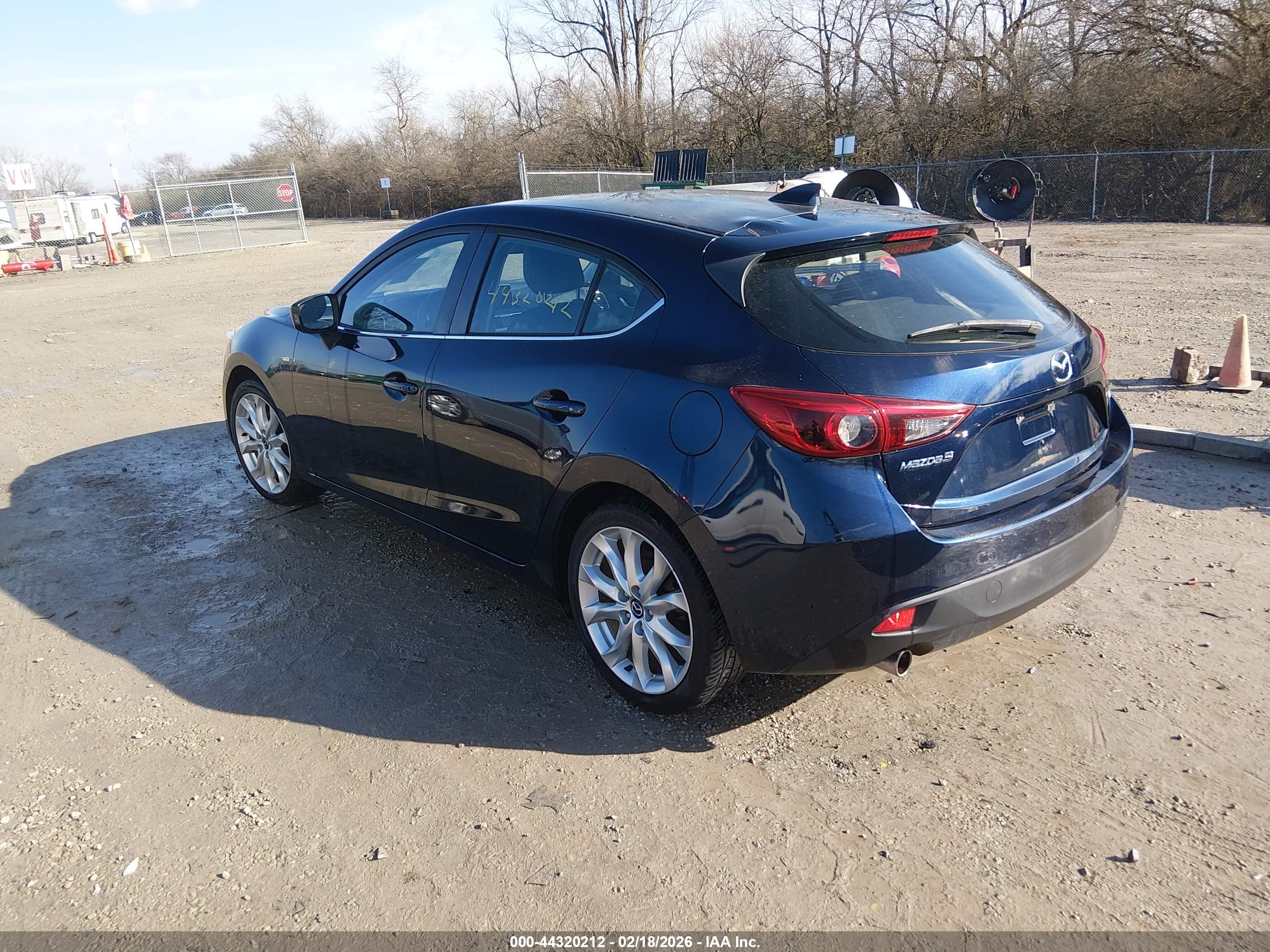 MAZDA MAZDA3 image 3