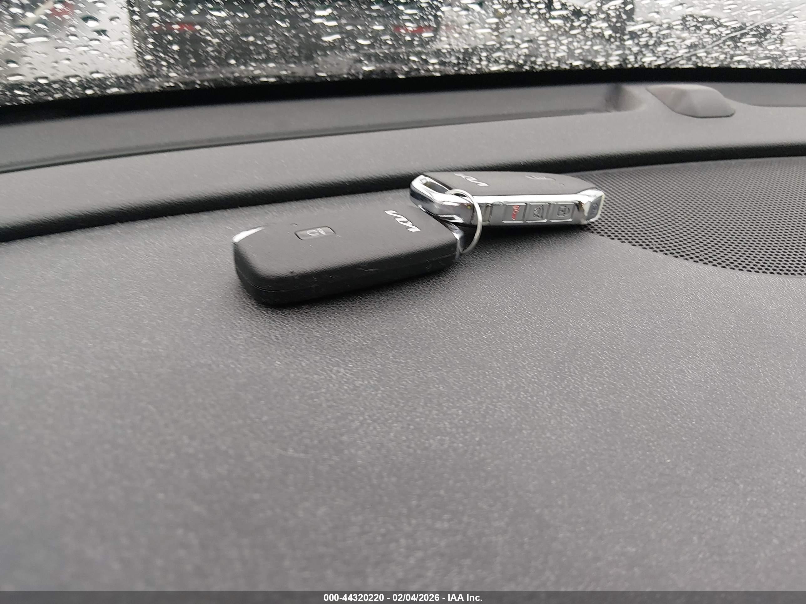 KIA NIRO image 11