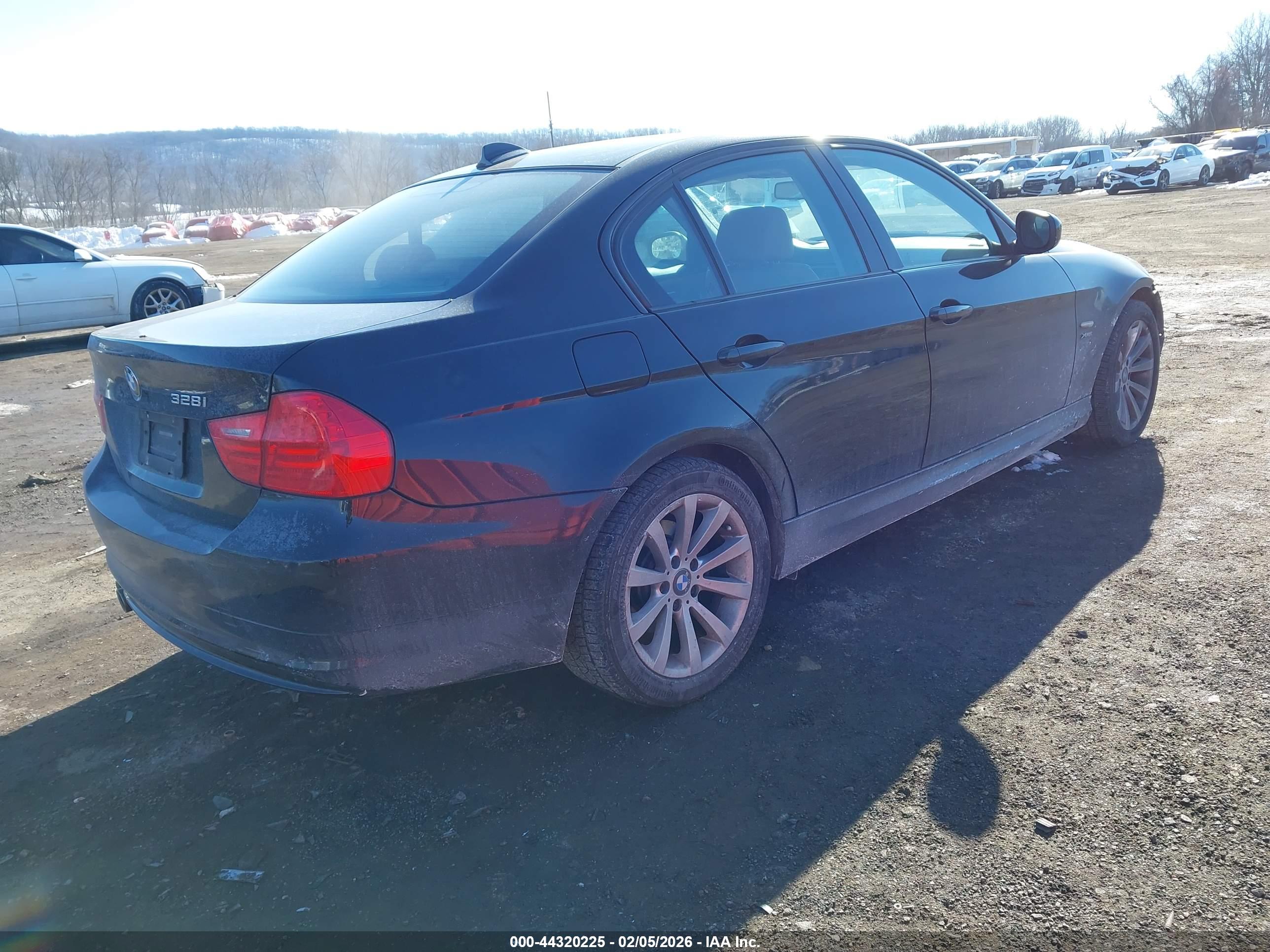 BMW 328I image 4
