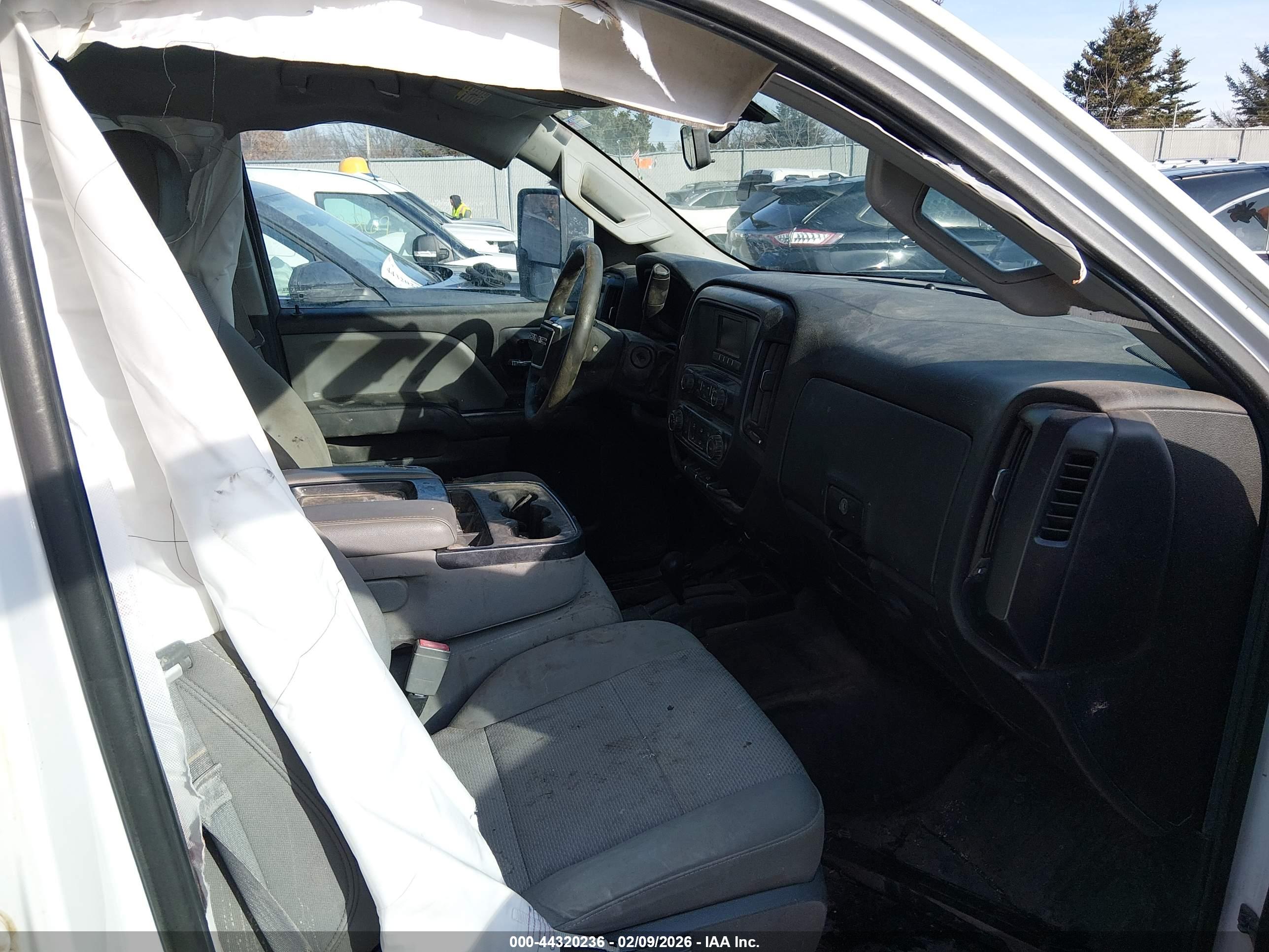 GMC SIERRA image 5