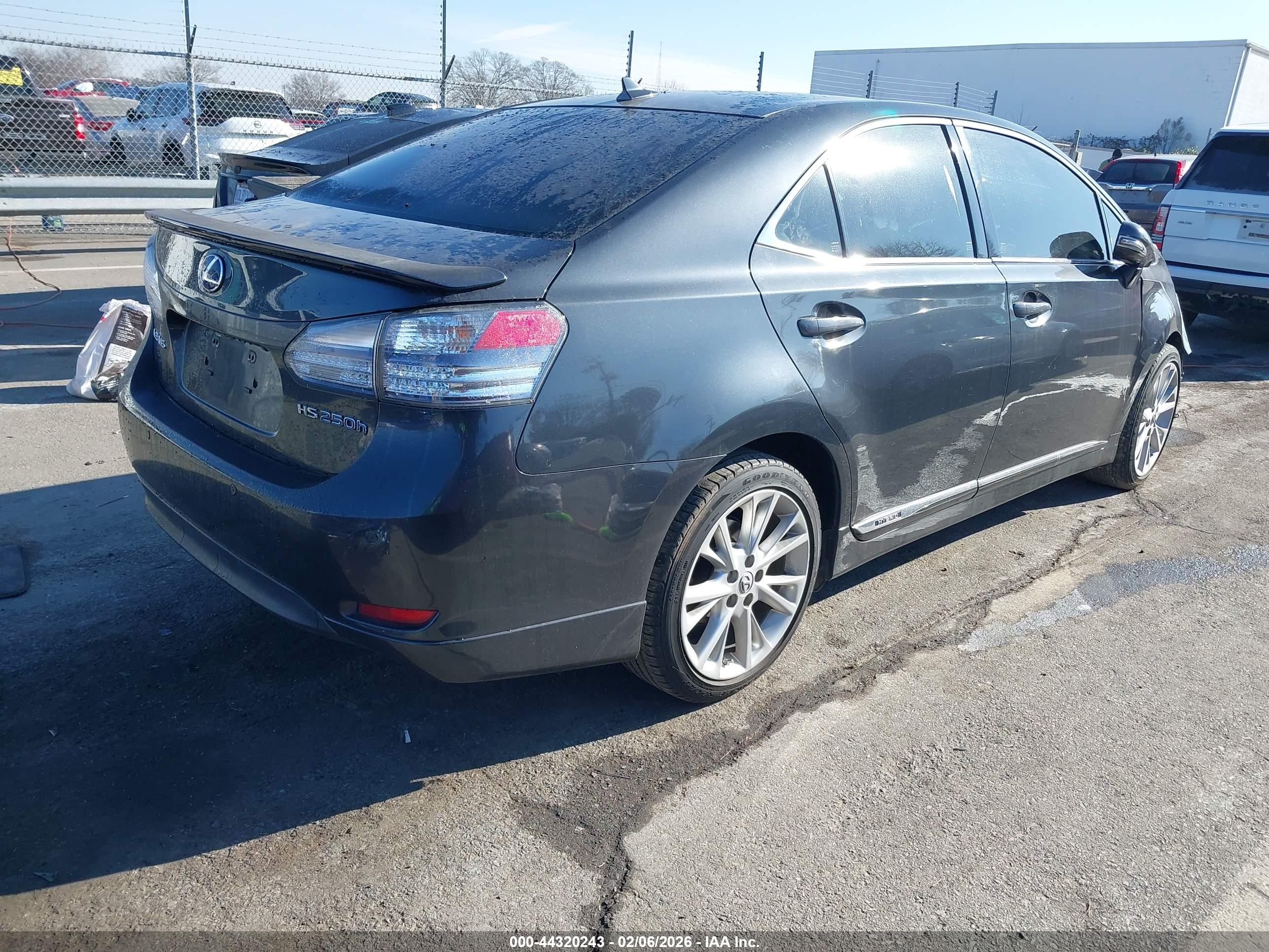 LEXUS HS image 4